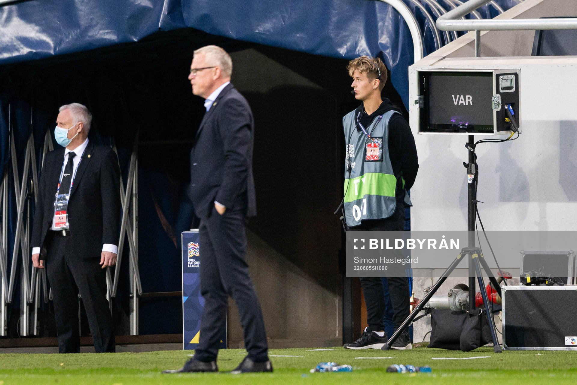 Head coach Janne Andersson of Sweden infront of a VAR screen