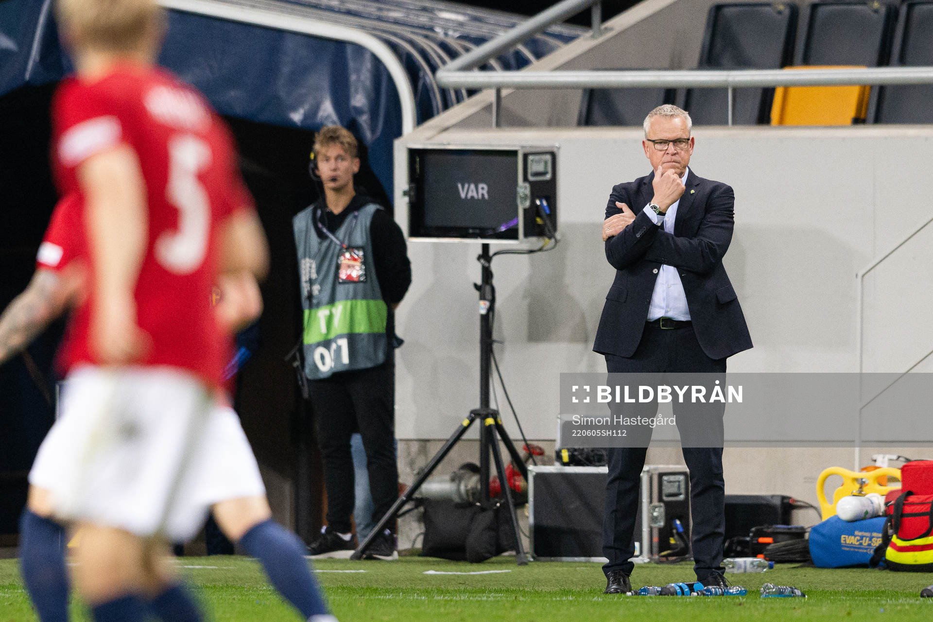 Head coach Janne Andersson of Sweden infront of a VAR screen