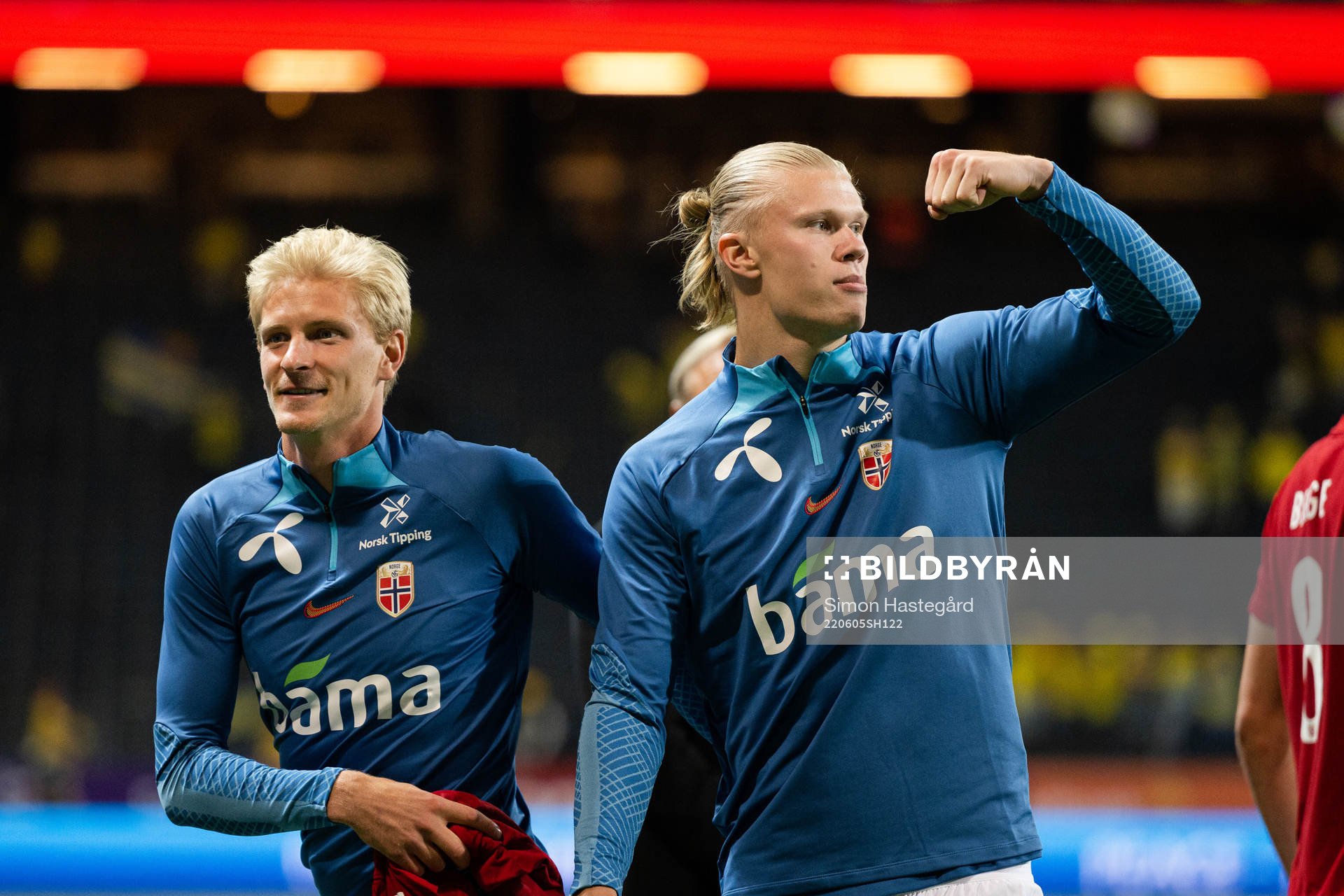 Morten Thorsby and Erling Braut Haaland of Norway celebrate