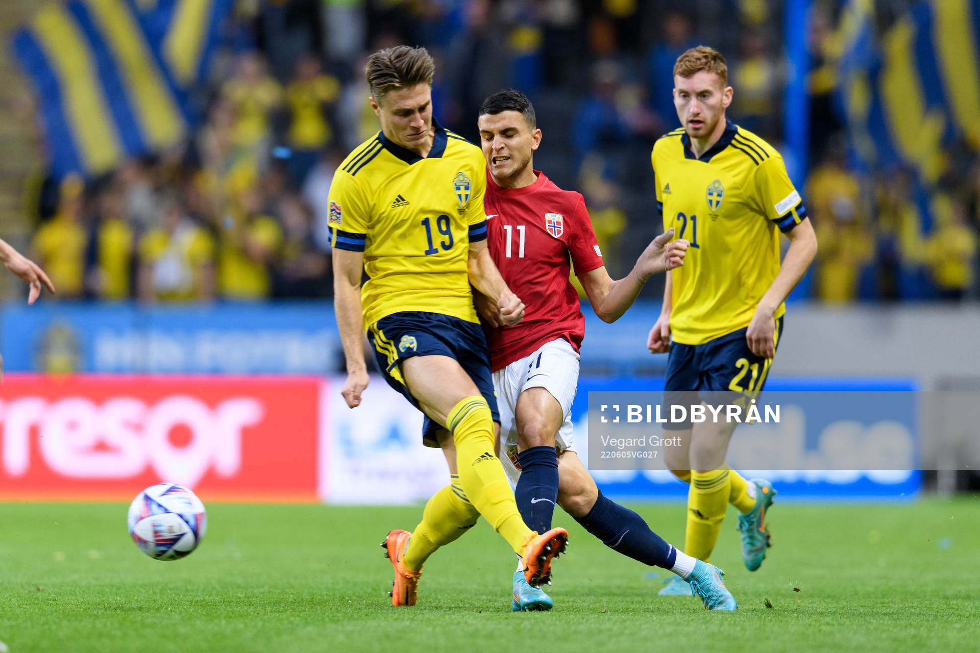 Mattias Svanberg of Sweden and Mohamed Elyounoussi of Norway