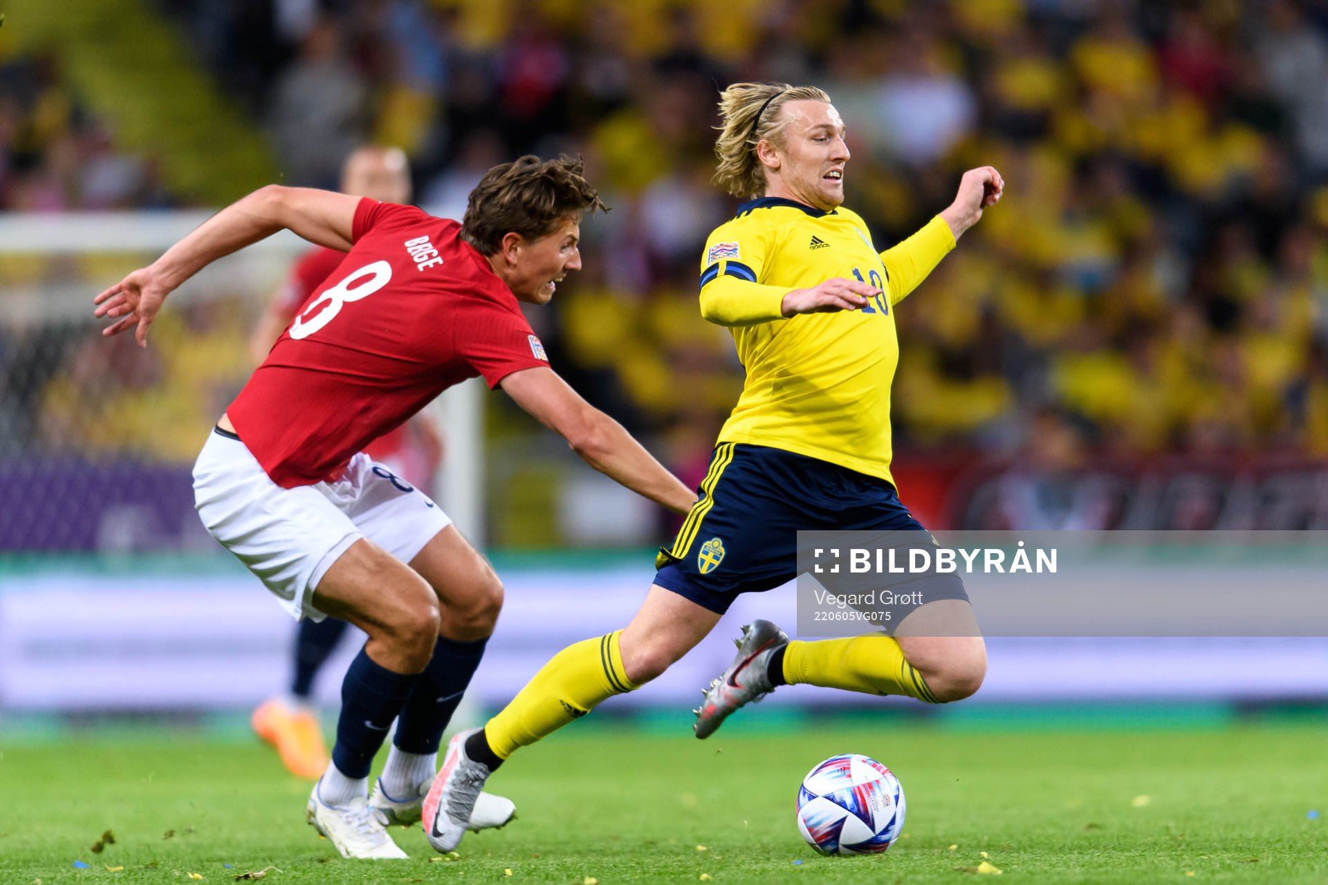 Sander Berge of Norway and Emil Forsberg of Sweden