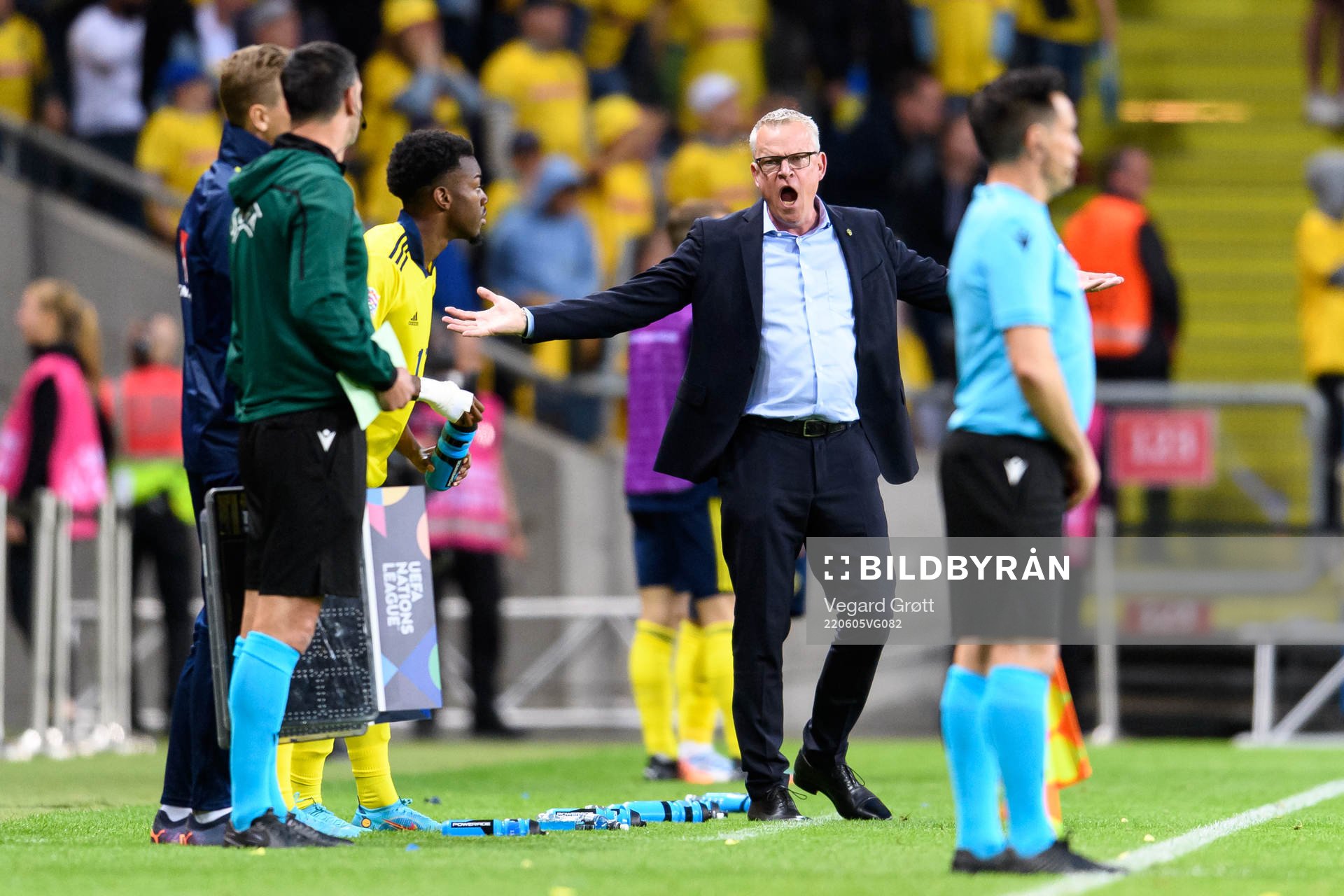 Head coach Janne Andersson of Sweden reacts