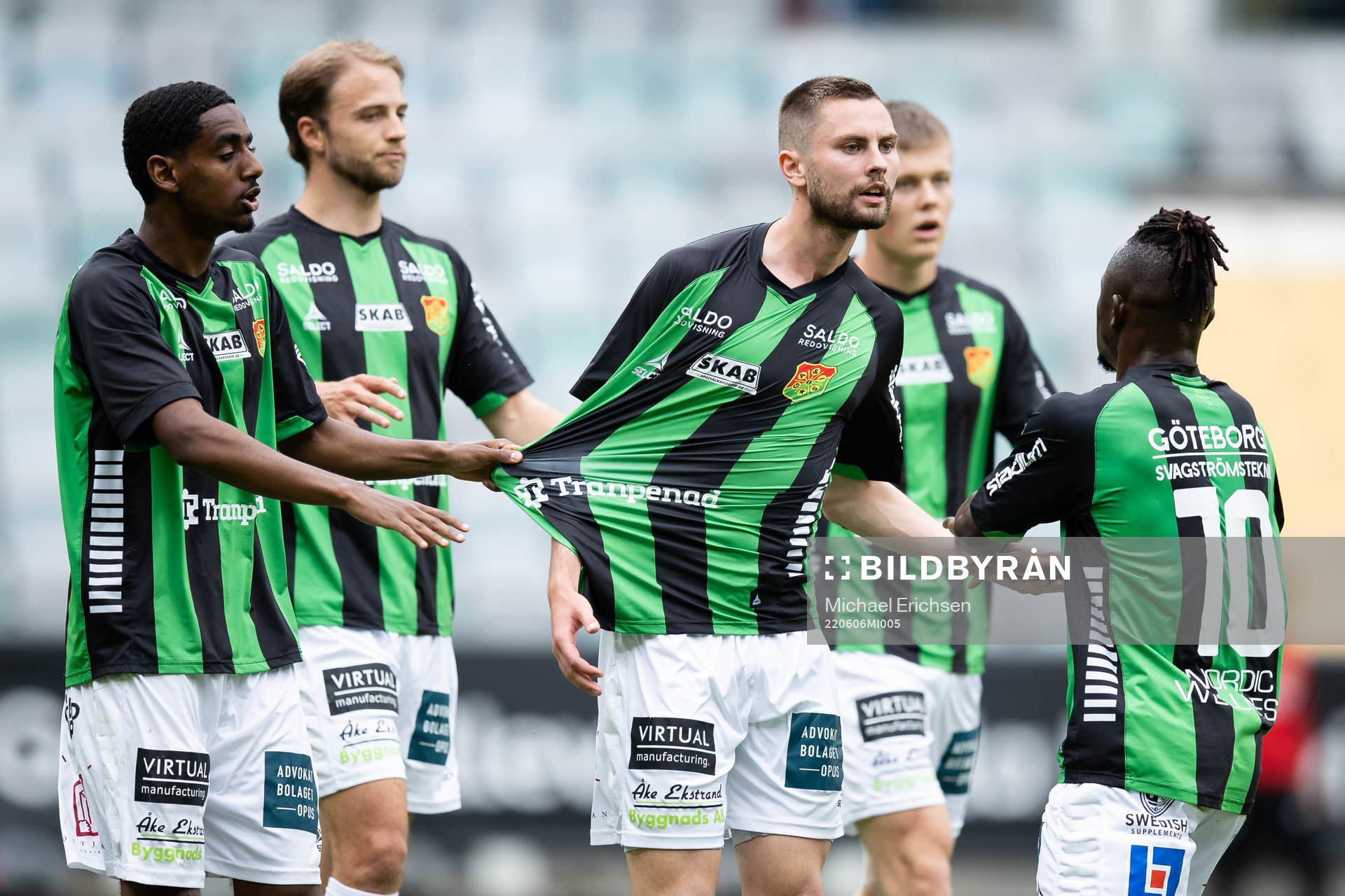 GAIS Michael Kargbo jublar med lagkamrater