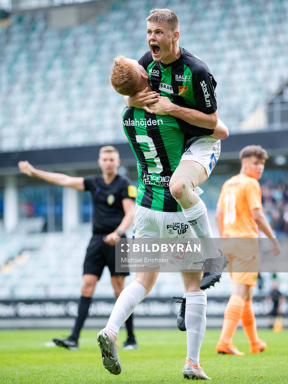 GAIS Axel Henriksson jublar ihop med Viktor Krüger