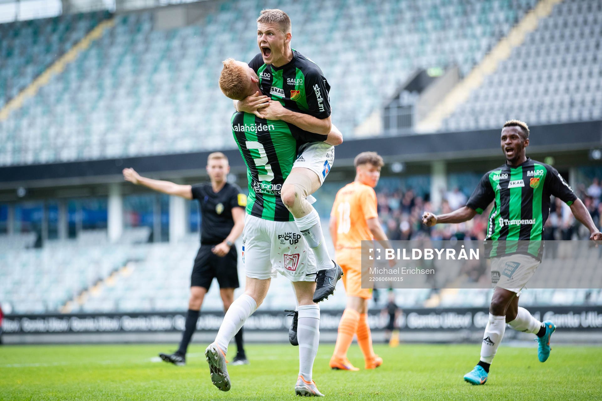GAIS Axel Henriksson jublar ihop med Viktor Krüger
