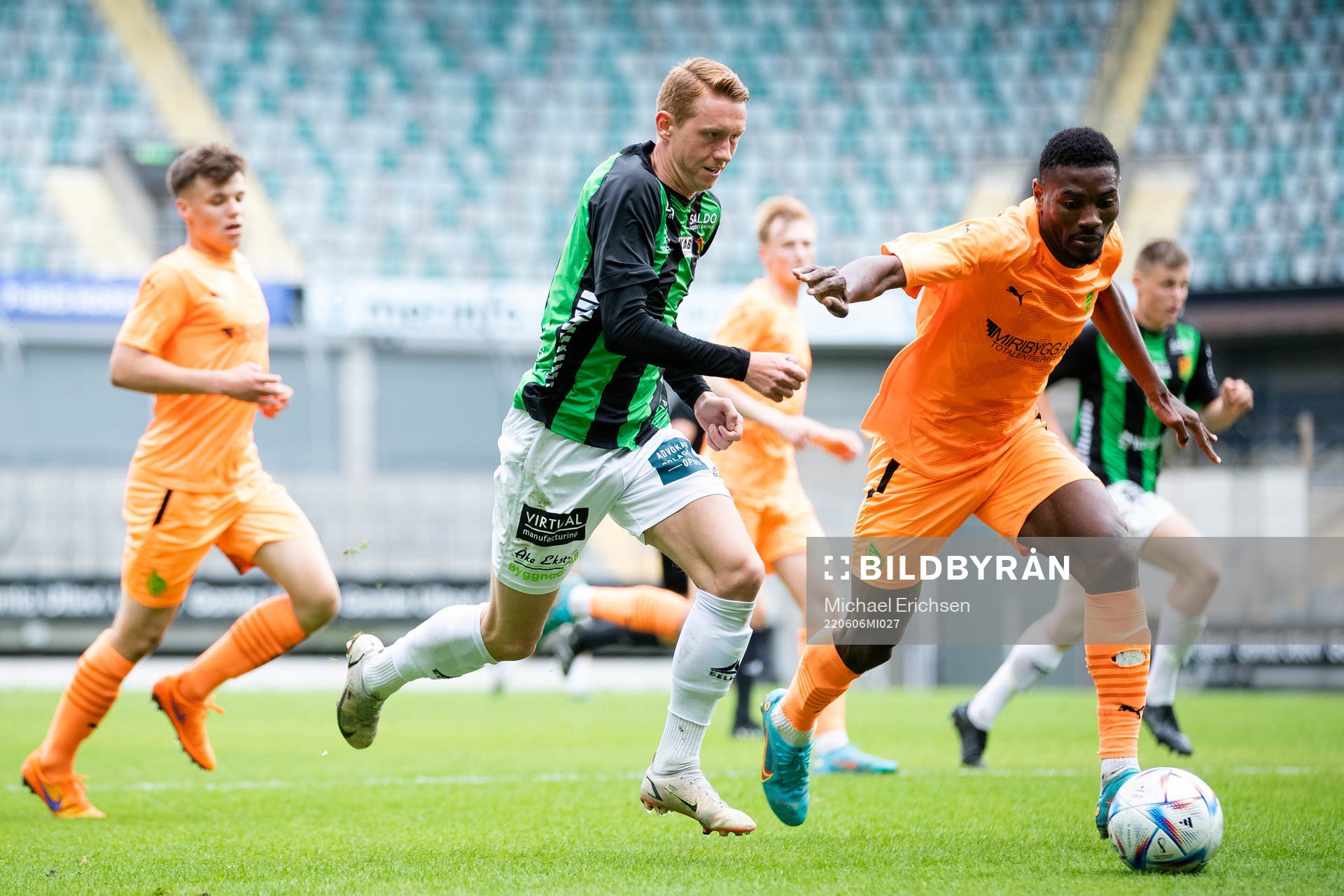 GAIS Julius Lindberg och Olympics Samuel Junior Kotto under fotbollsmatchen i Ettan södra mellan GAIS och BK Olympic den 6 juni 2022 i Göteborg.