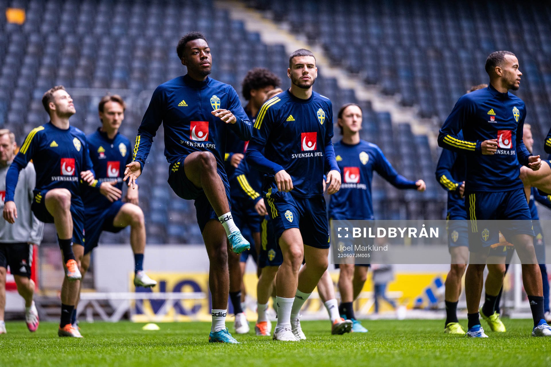 Anthony Elanga and Branimir Hrgota of the Swedish national