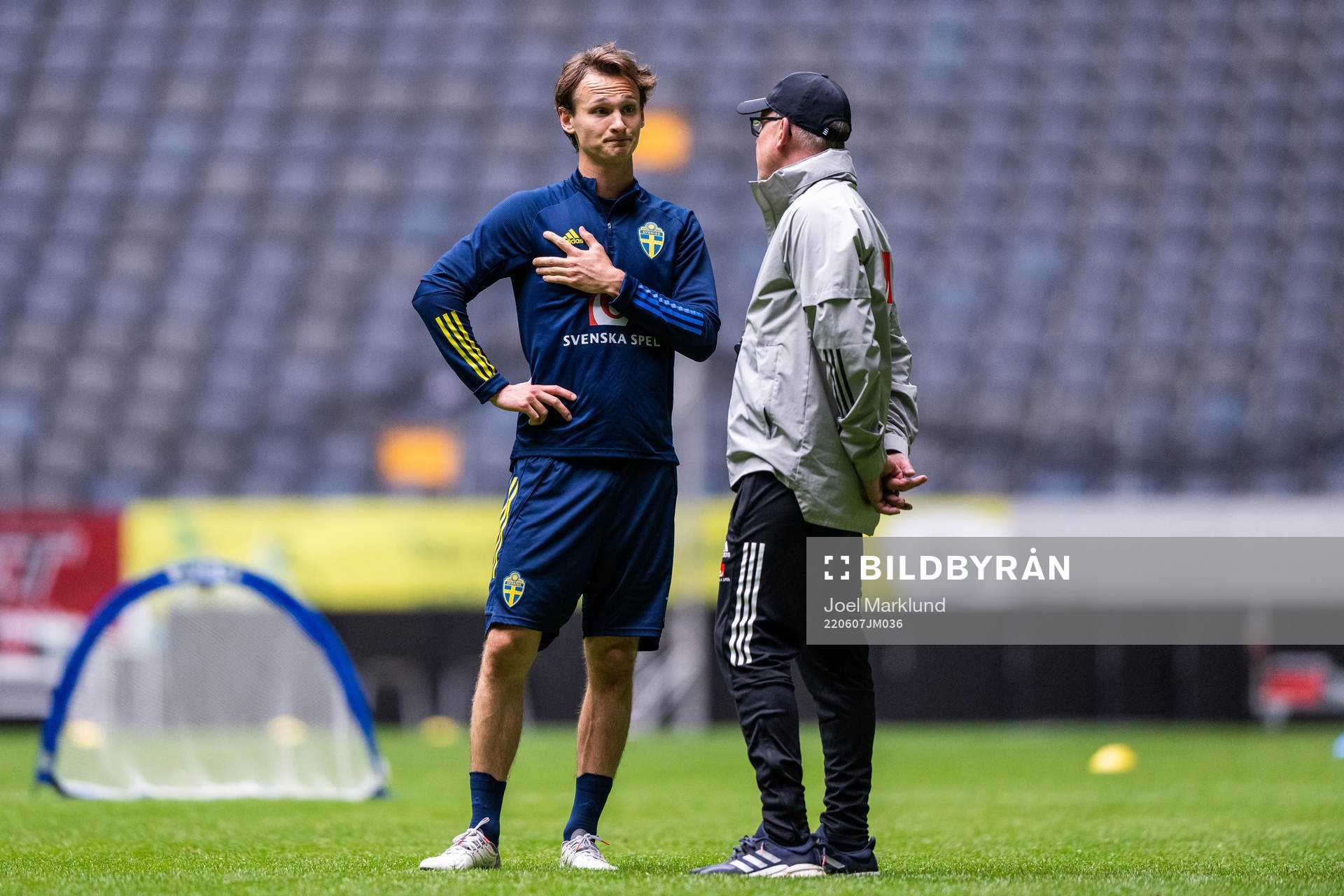 Hjalmar Ekdal and head coach Janne Andersson of the Swedish