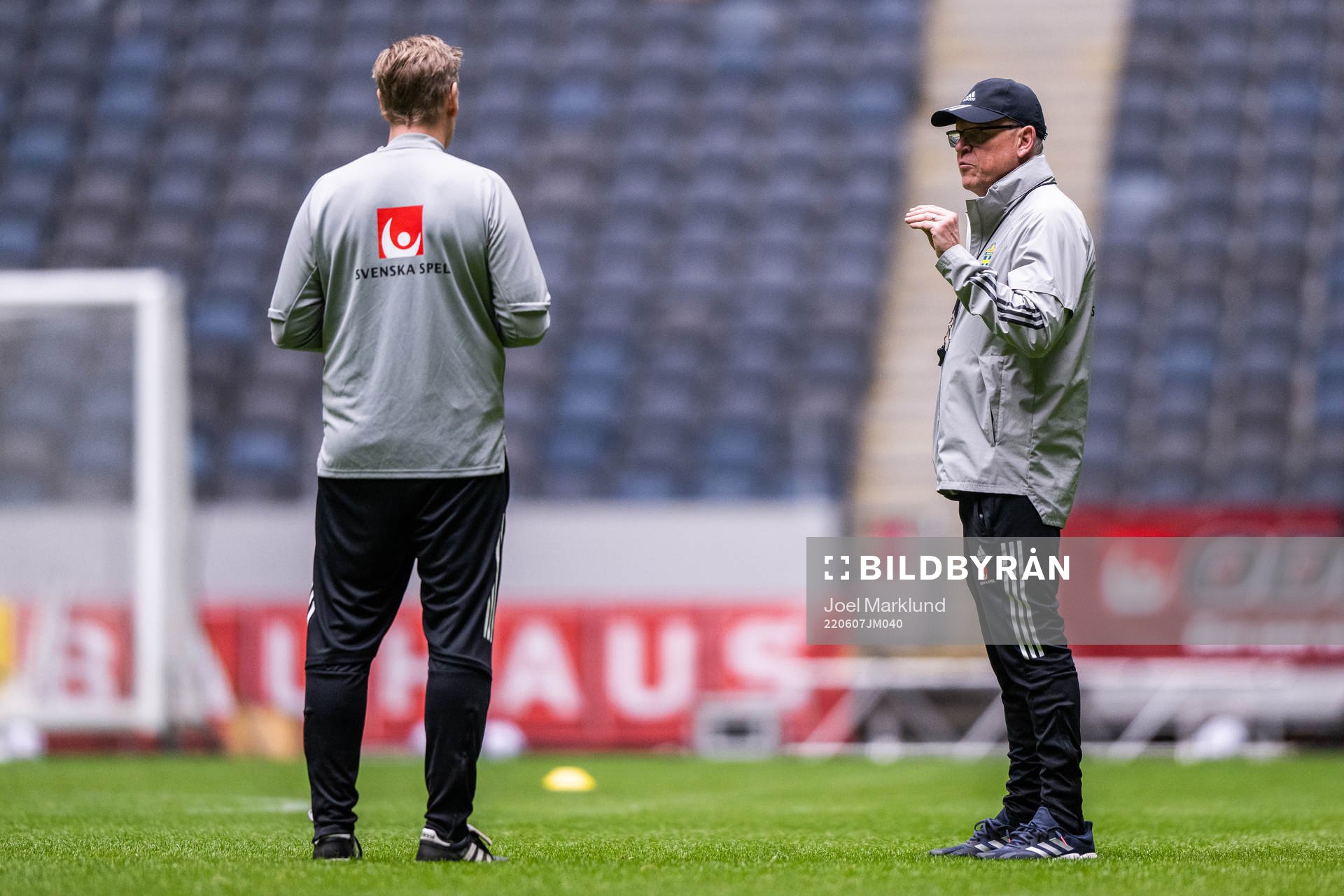 assistant coach Peter Wettergren and head coach Janne