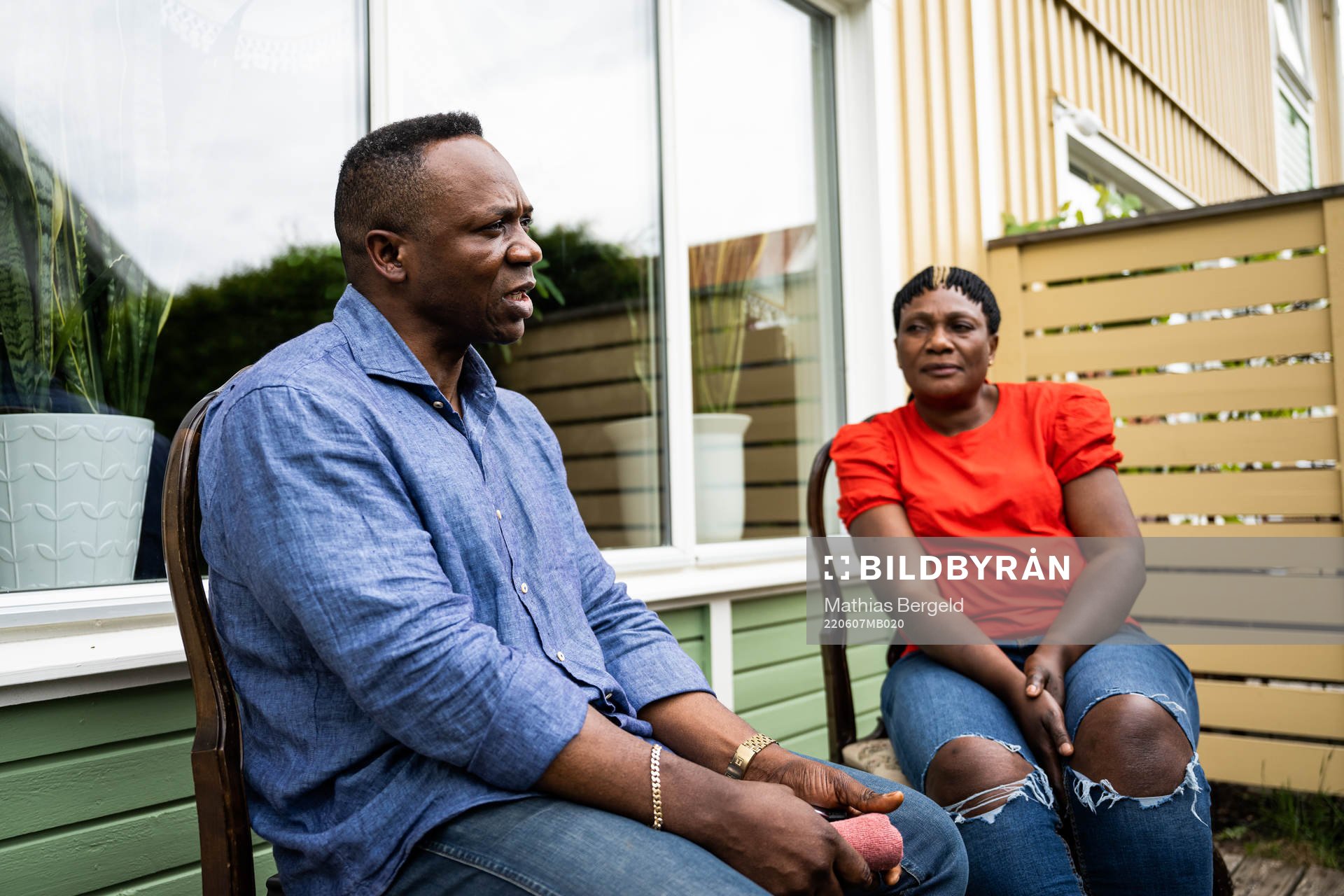 Jonathan och Marie Mumbongo under en fotografering den 7 juni 2022 i Nödinge. 