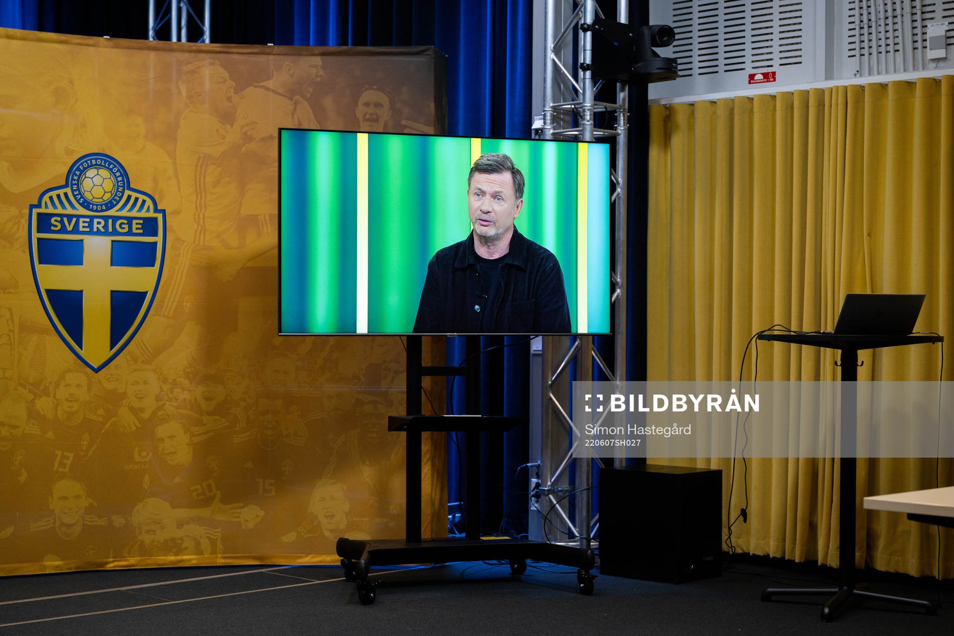 Live stream from Swedish broadcaster SVT shows Head coach