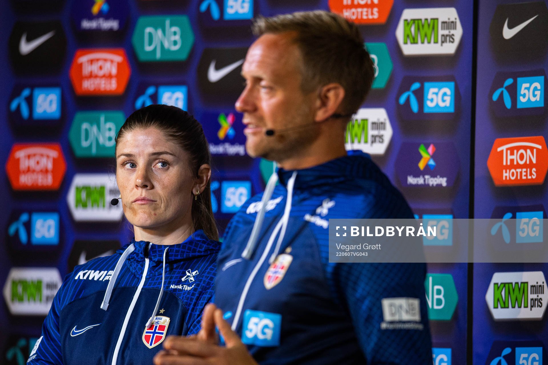 Maren Mjelde and Martin Sjögren, head coach of the