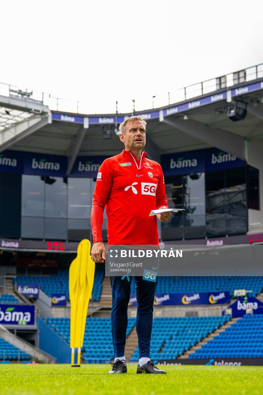 Martin Sjögren, head coach of the Norwegian women's