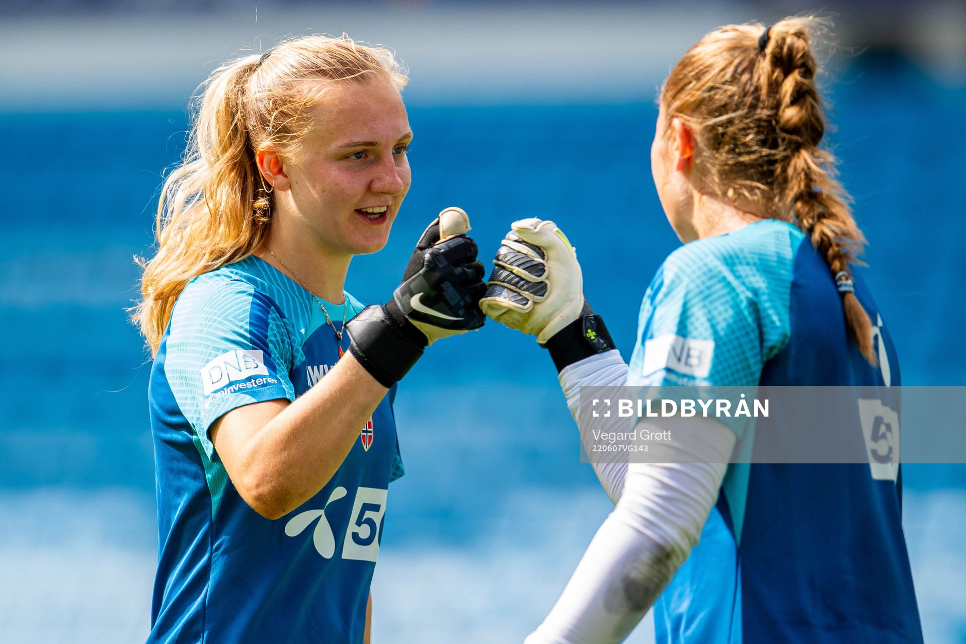 Goalkeeper Sunniva Skoglund and goalkeeper Aurora Mikalsen