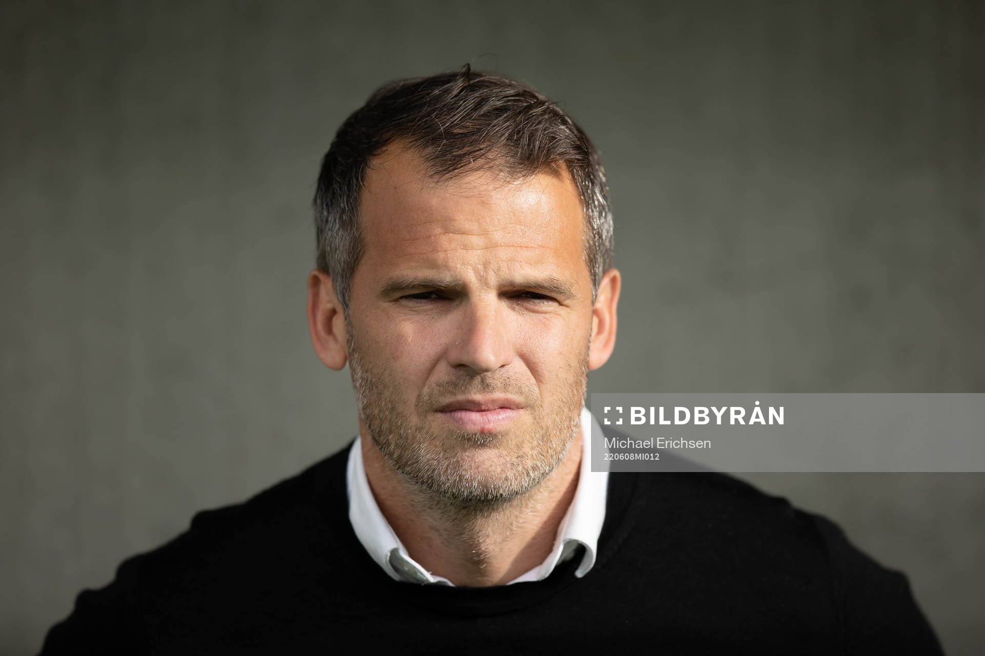 Häckens tränare Robert Vilahamn innan  fotbollsmatchen i