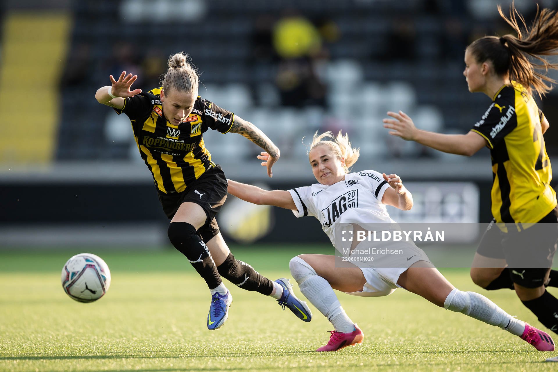 Häckens Filippa Curmark och Eskilstuna Uniteds Felicia