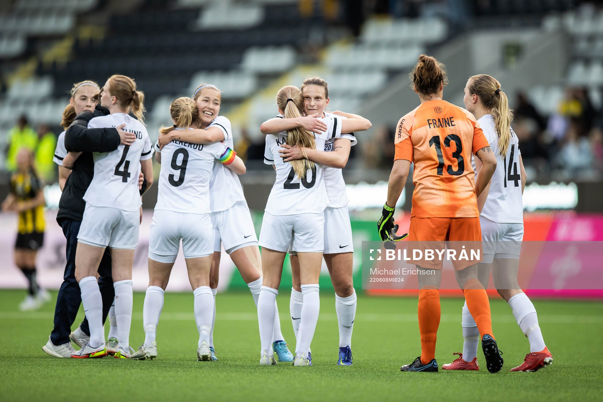 Eskilstuna Uniteds spelare jublar
