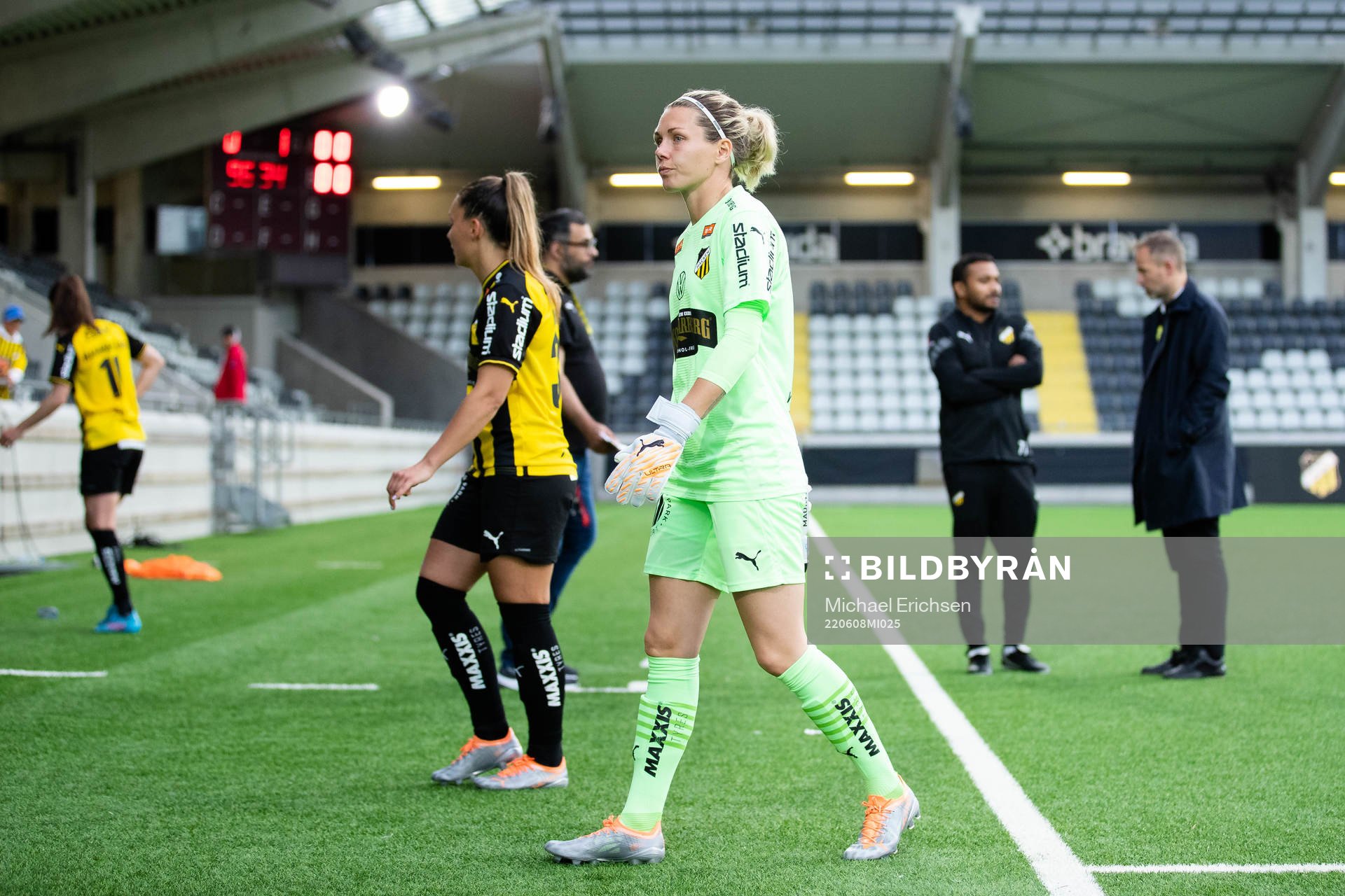 Häckens målvakt Jennifer Falk deppar