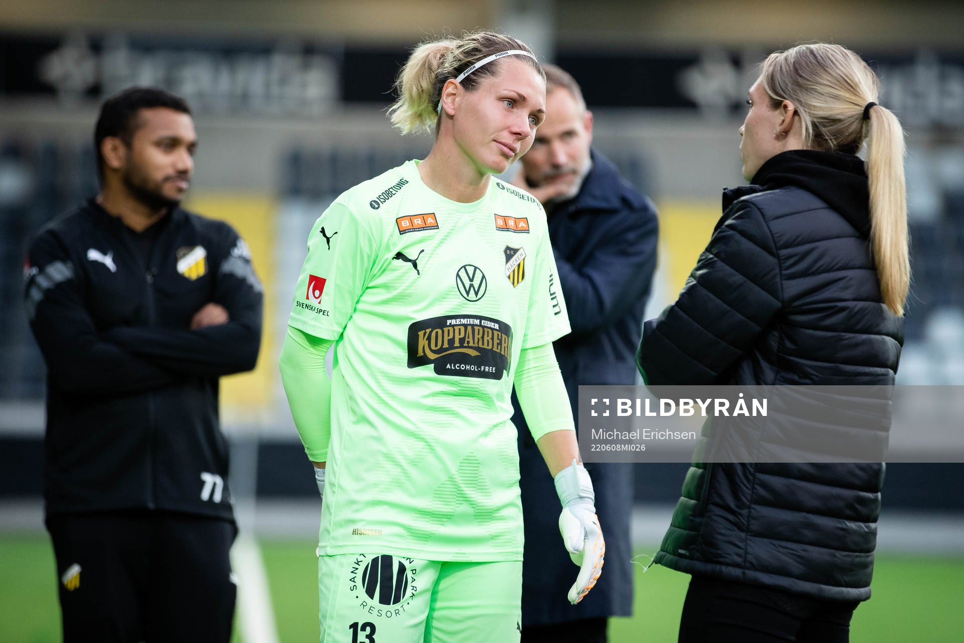 Häckens målvakt Jennifer Falk deppar
