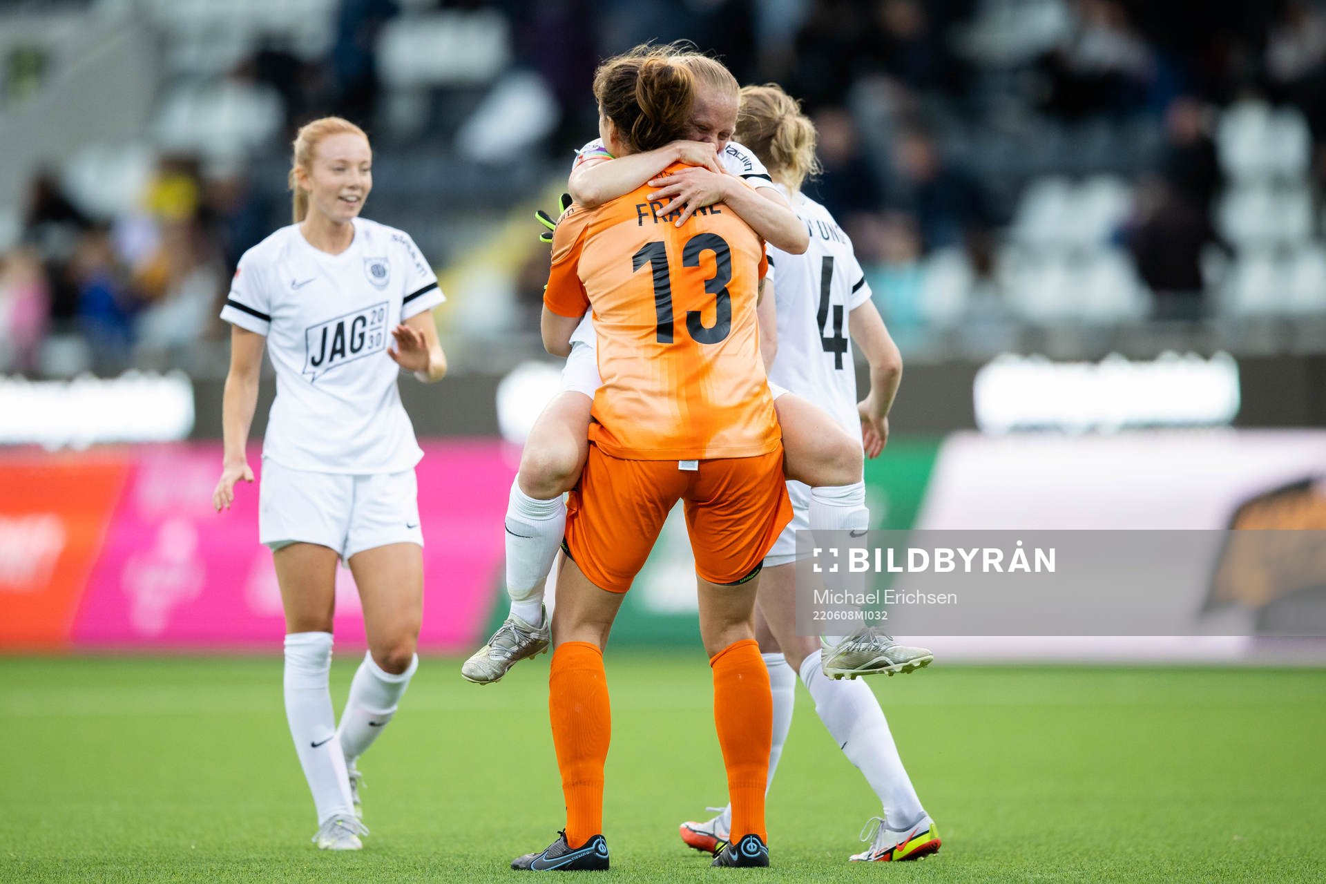Eskilstunas spelare jublar efter fotbollsmatchen i Damallsvenskan mellan Häcken och Eskilstuna United den 8 juni 2022 i Göteborg.