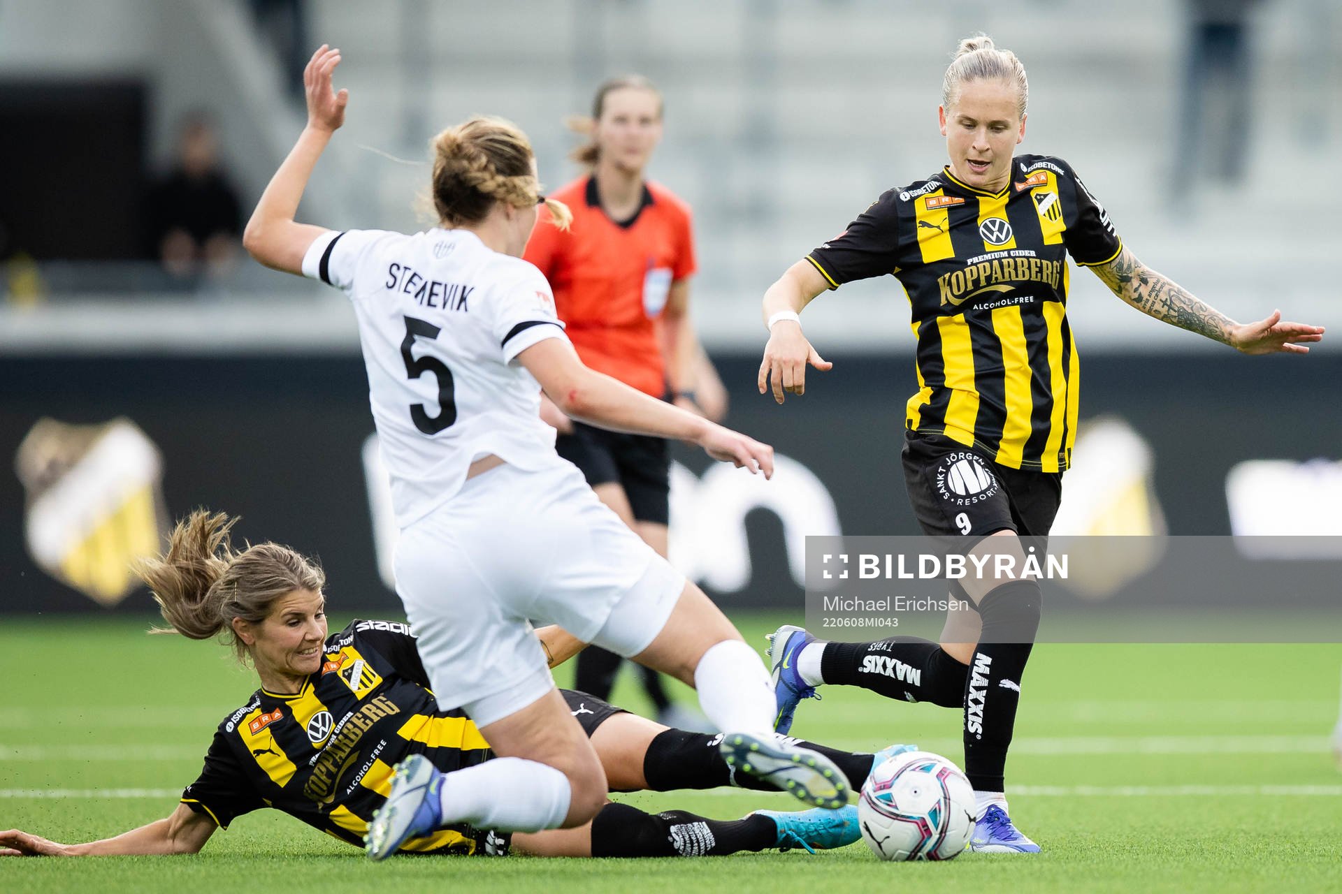 Häckens Andrine Stolsmo Hegerberg och Filippa Curmark mot