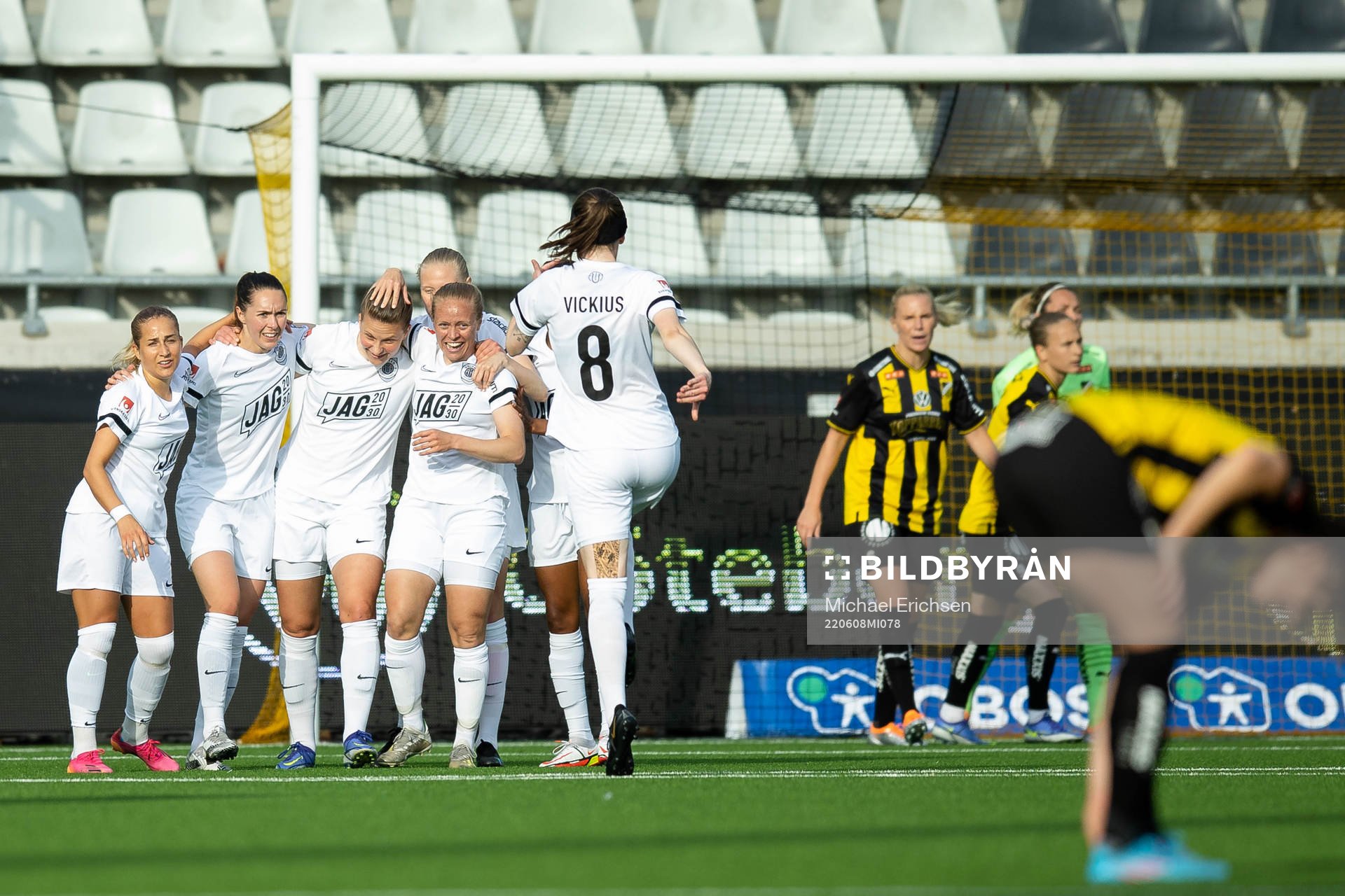 Eskilstunas Elise Stenevik jublar med lagkamrater efter 0-1 under fotbollsmatchen i Damallsvenskan mellan Häcken och Eskilstuna United den 8 juni 2022 i Göteborg.