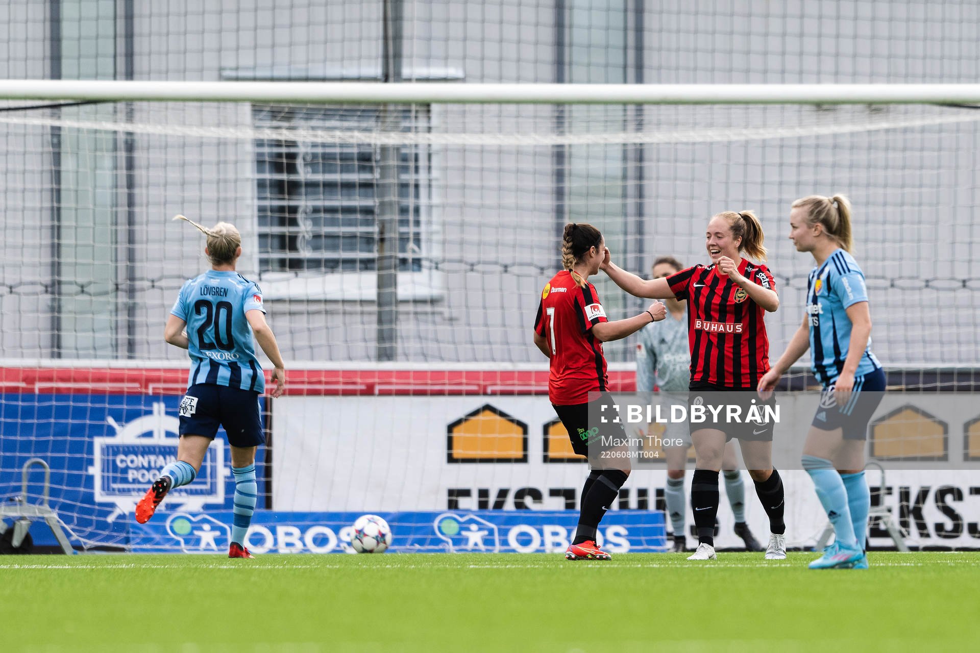Brommapojkarnas Alice Ahlberg jublar