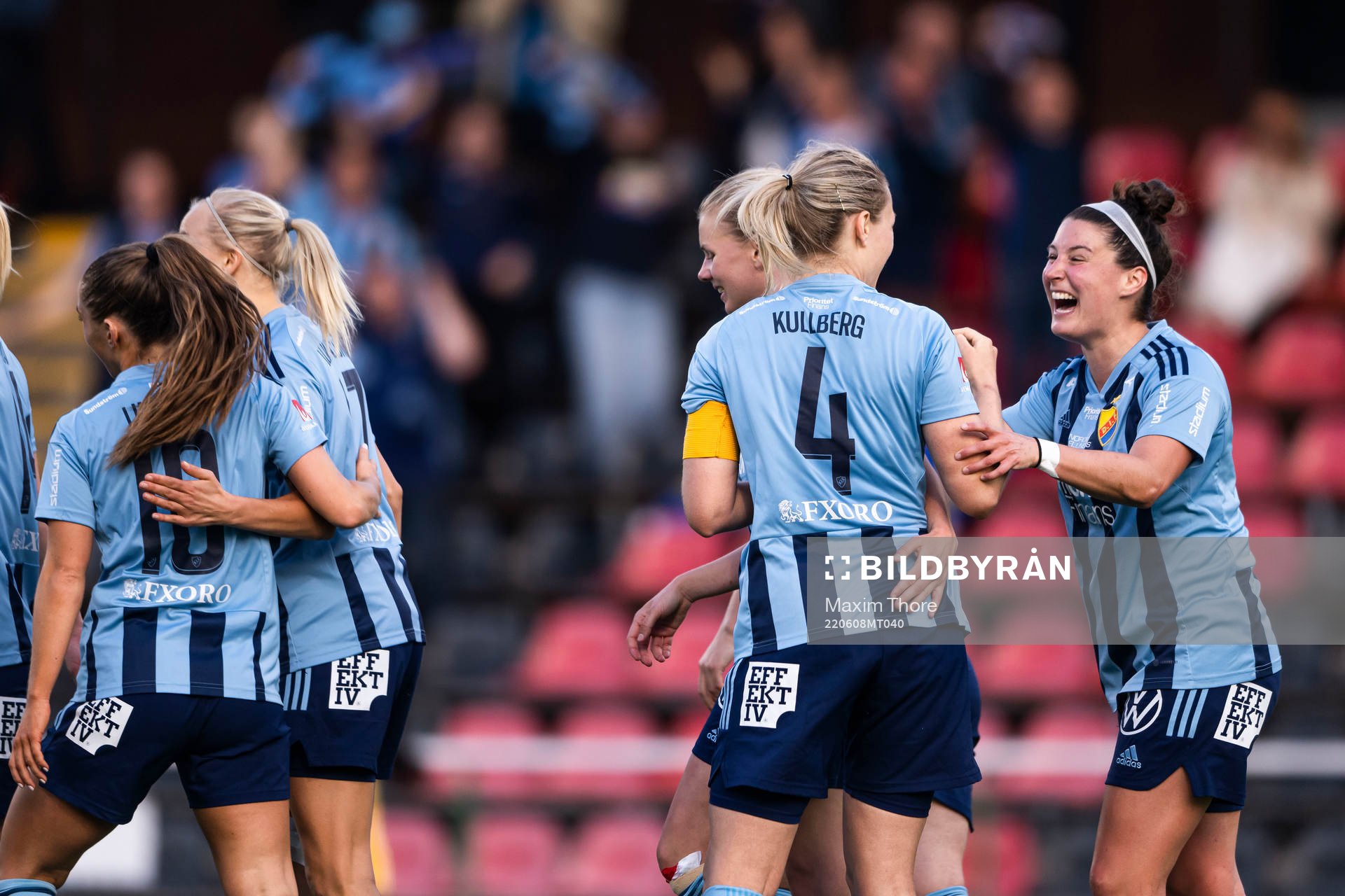 Djurgårdens Sanna Kullberg jublar med Hayley Dowd och