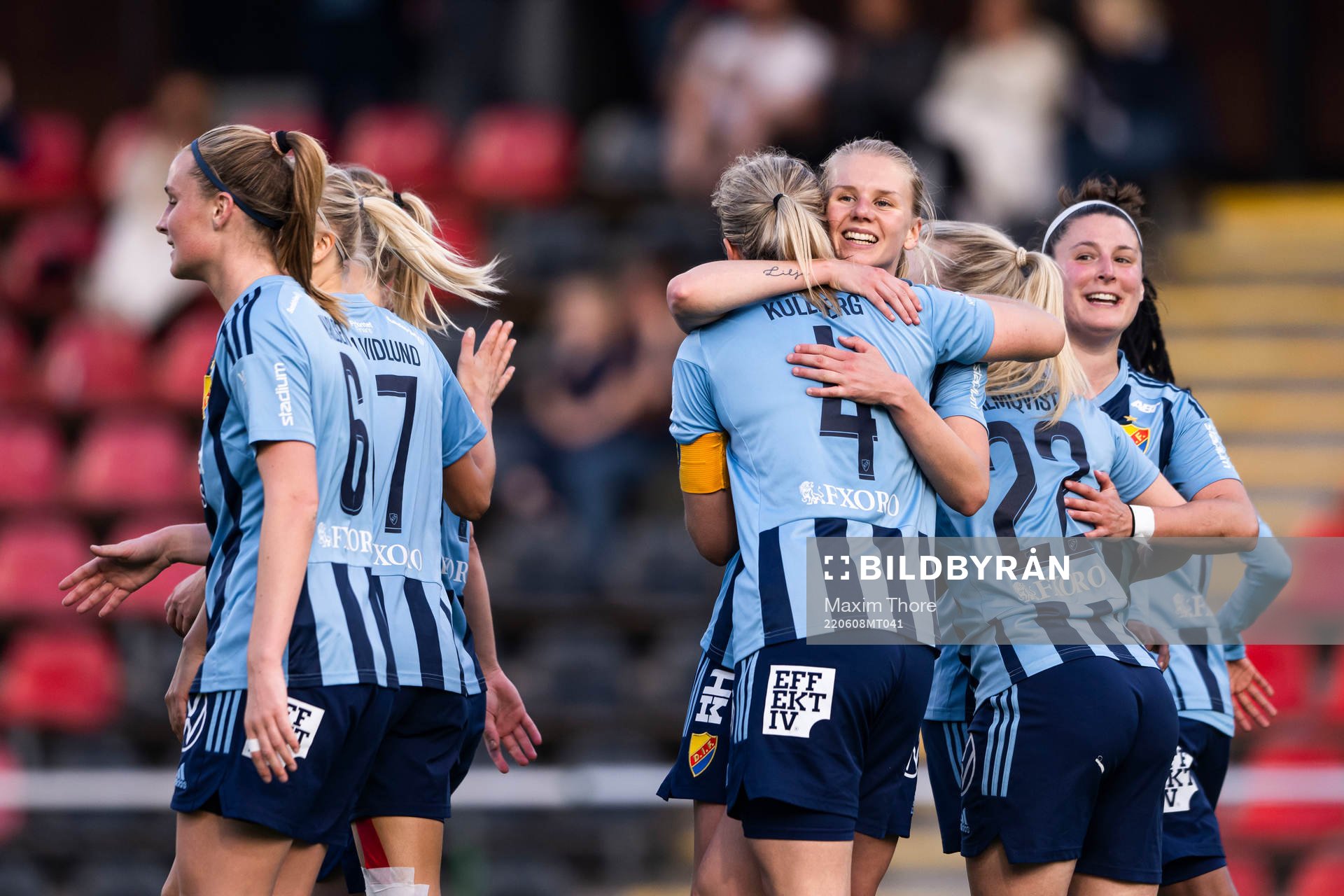 Djurgårdens Sanna Kullberg jublar med lagkamrater