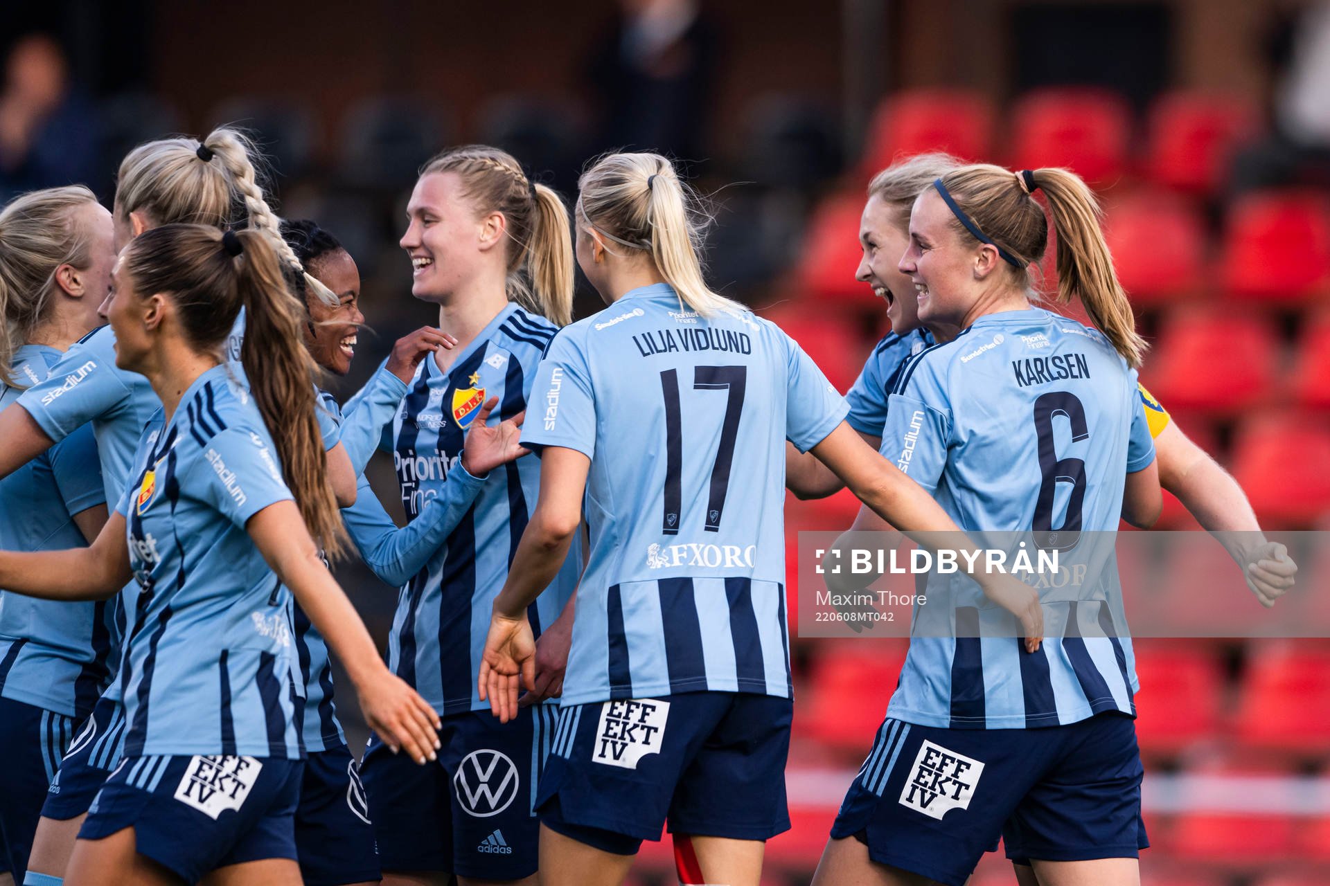 Djurgårdens Sanna Kullberg jublar med lagkamrater