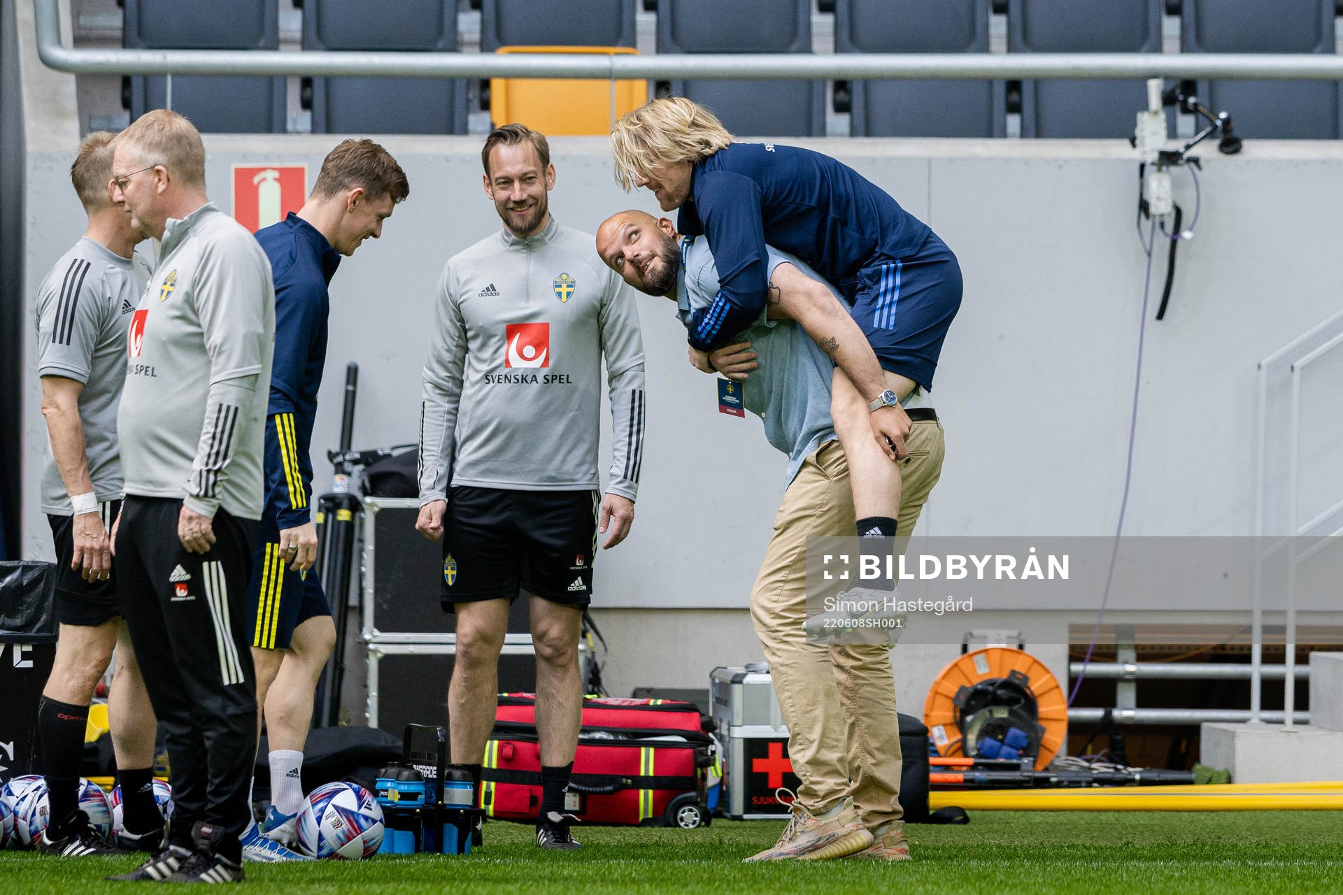 Press officer Jakob Kakembo Andersson and Emil Forsberg of
