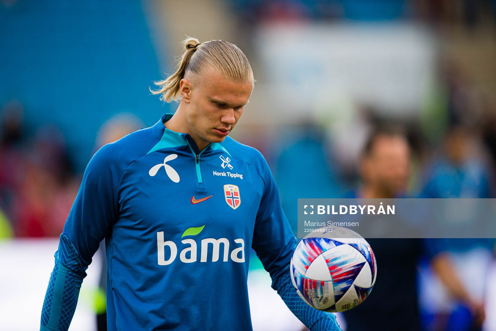 Erling Braut Haaland of Norway warms up