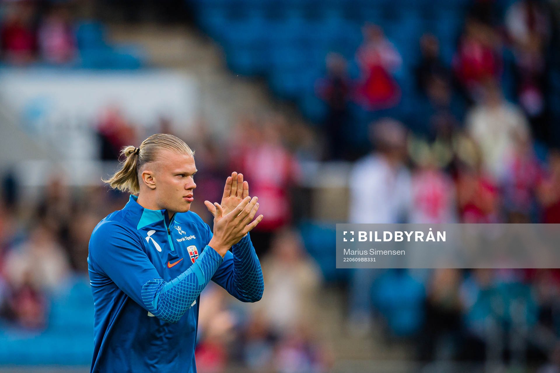 Erling Braut Haaland of Norway warms up