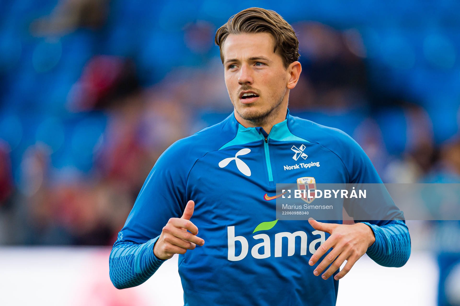 Sander Gard Bolin Berge of Norway warms up