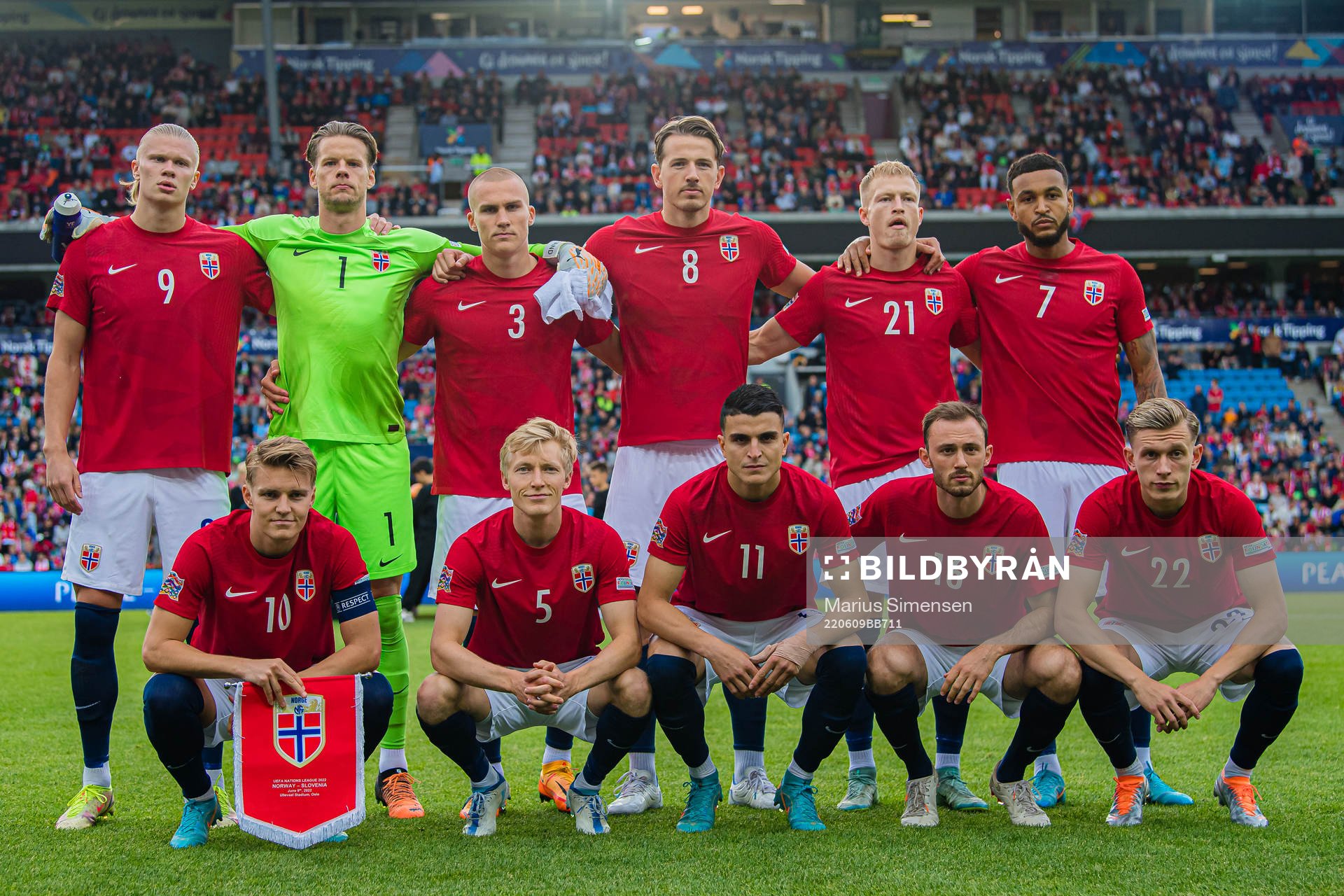 The starting eleven of Norway, from the top left; Erling
