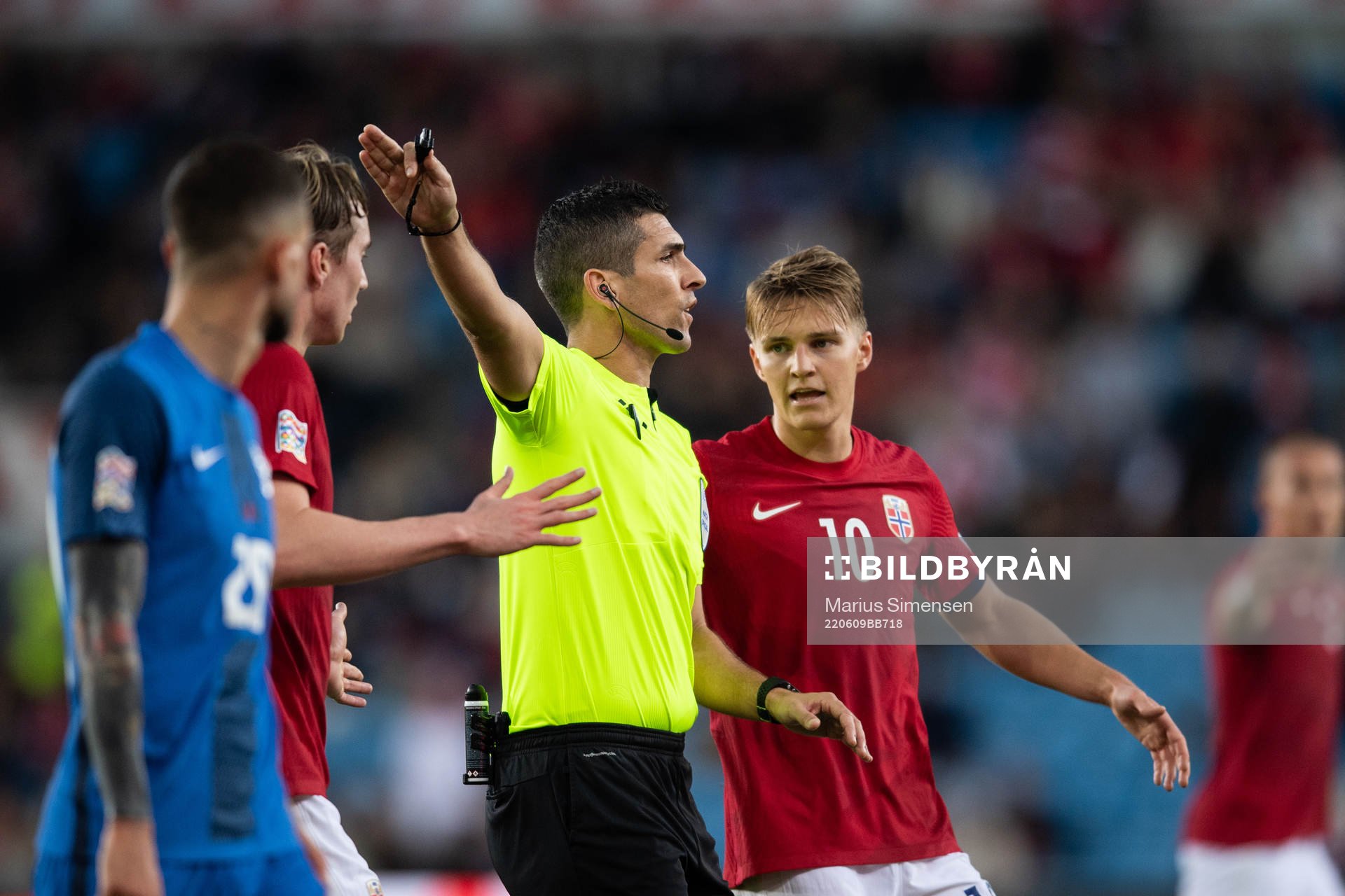 Referee Fabio Verissimo
