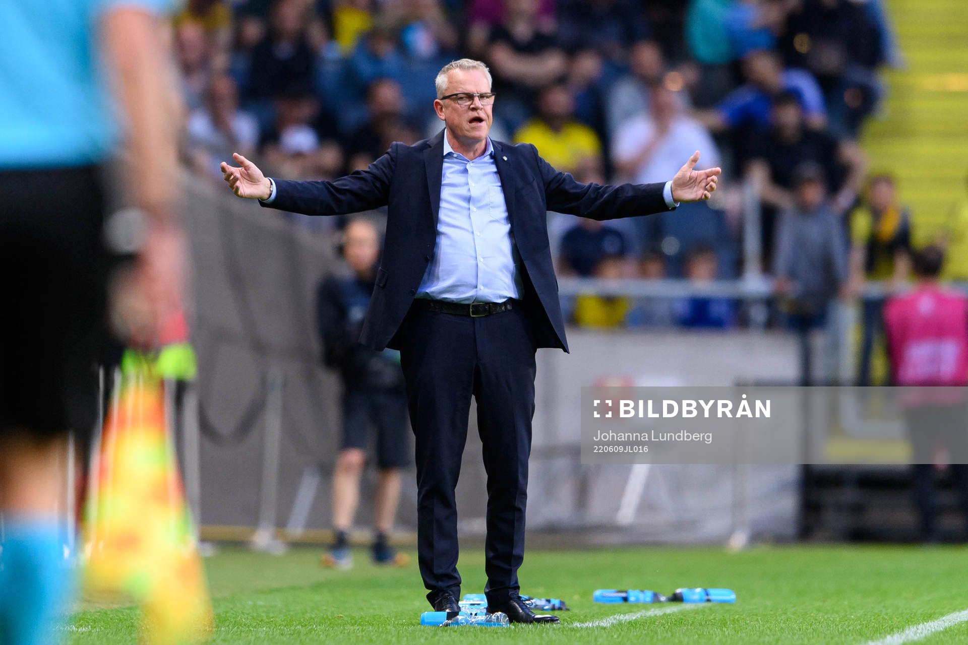 Head coach Janne Andersson of Sweden reacts
