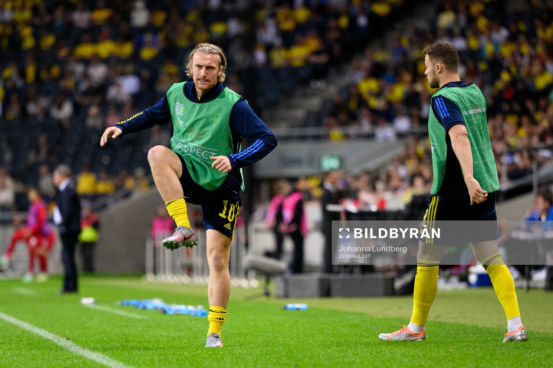 Emil Forsberg of Sweden warms up