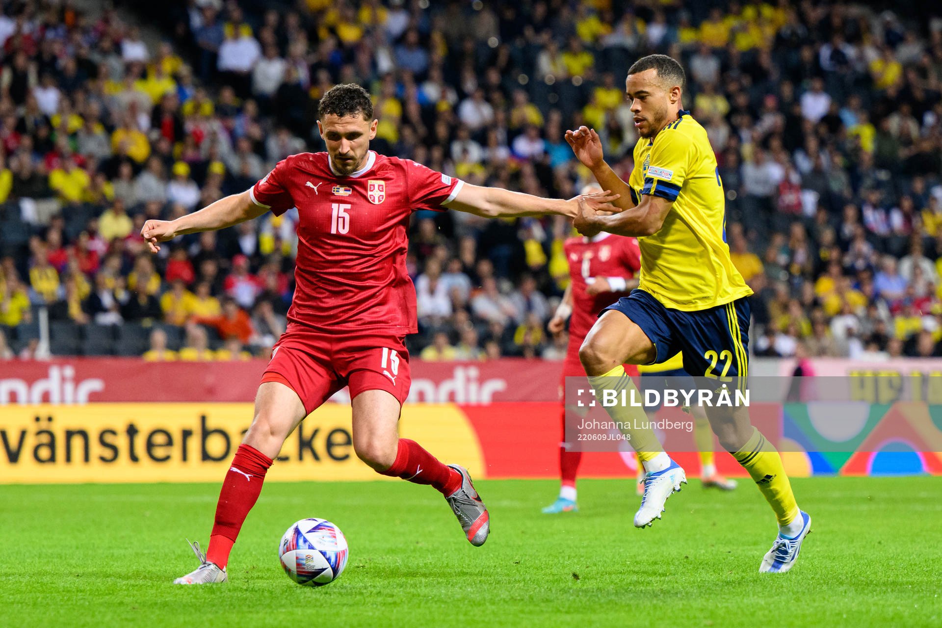 Milos Veljkovic of Serbia and Robin Quaison of Sweden
