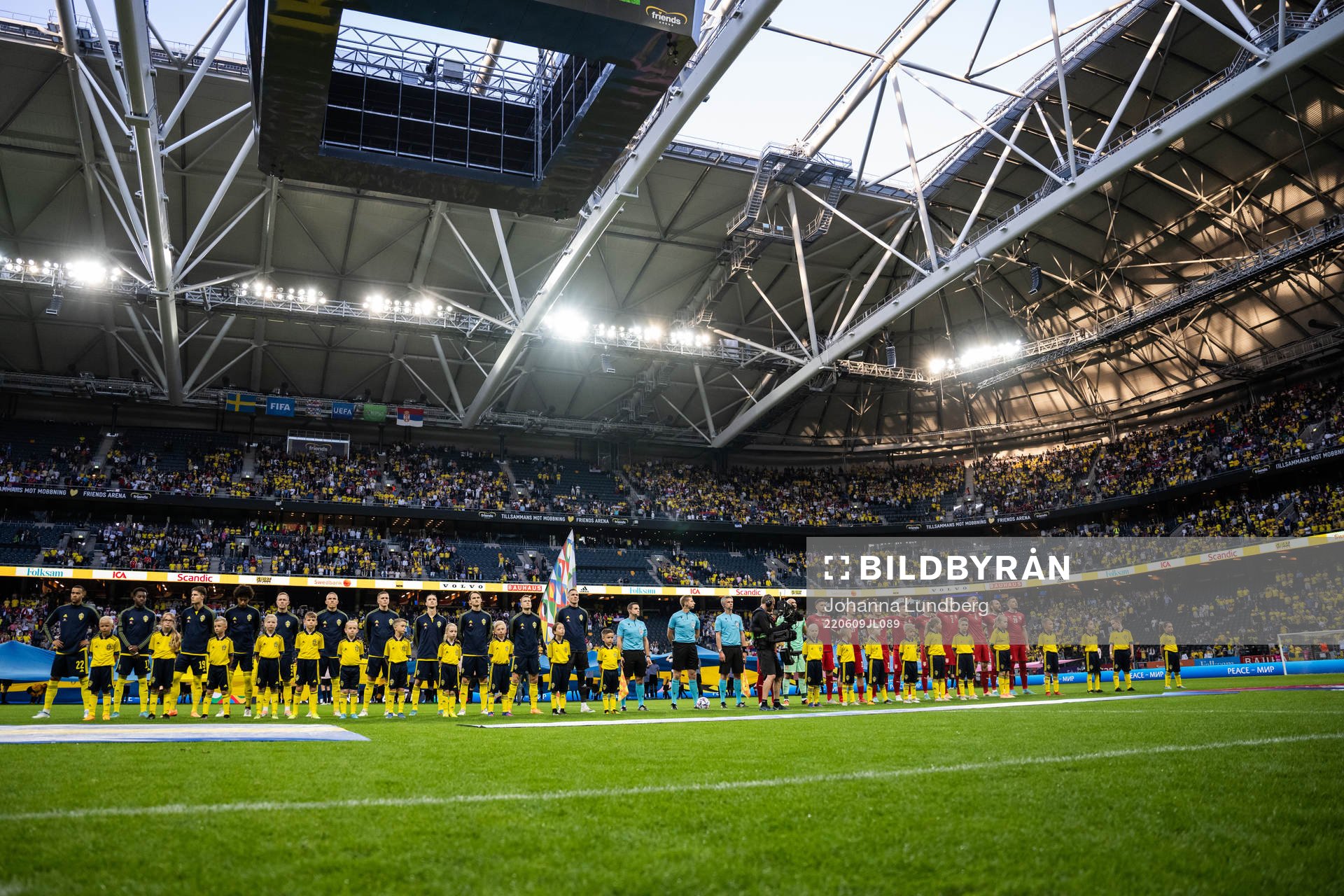 Players of Sweden and of Serbia