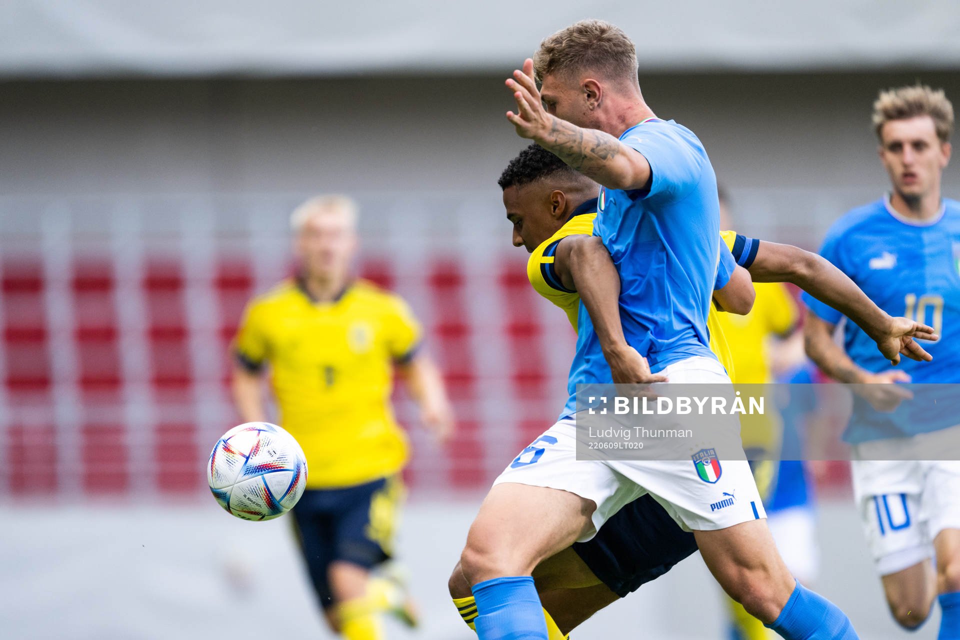 Amin Sarr of Sweden and Matteo Lovato of Italy