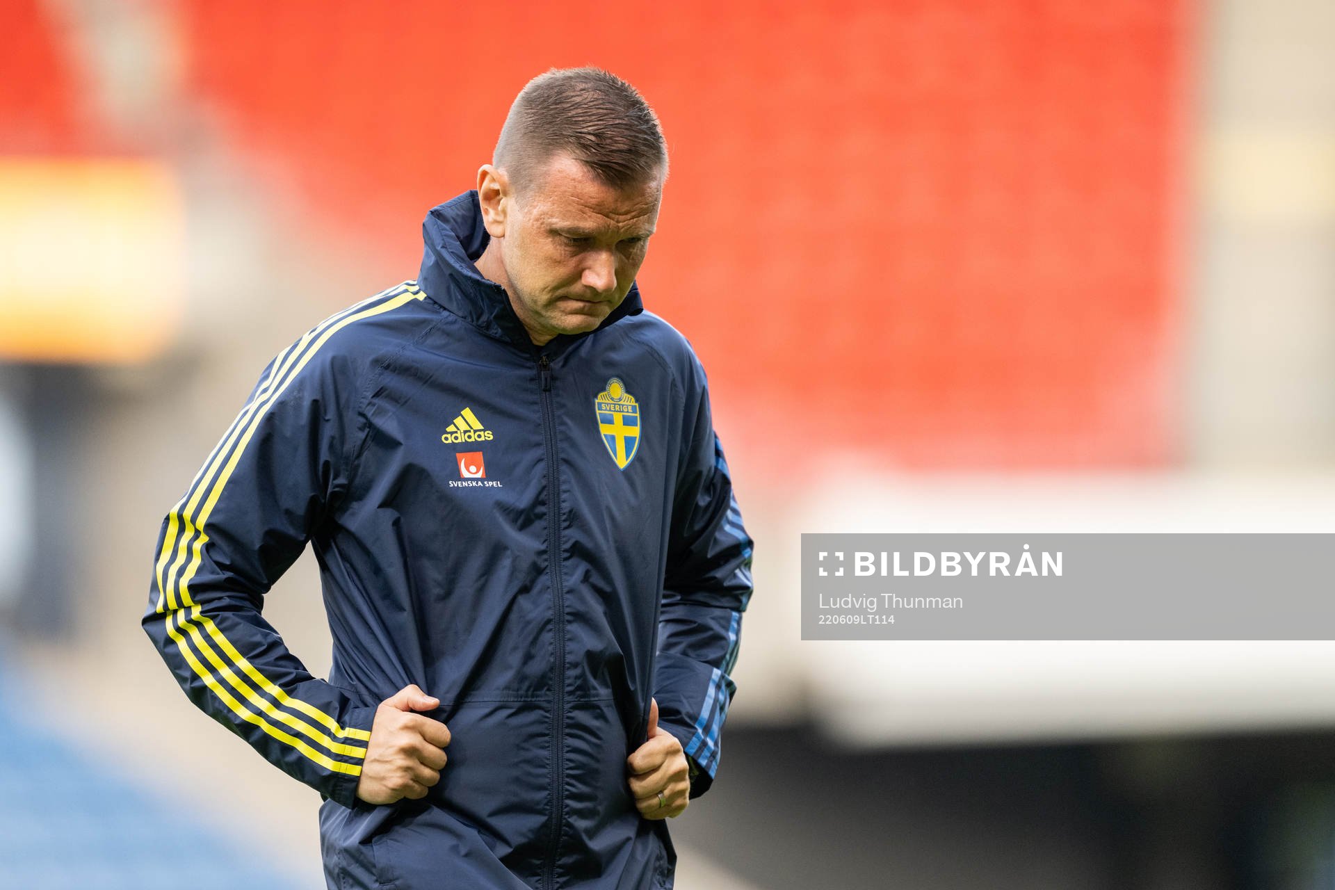 Andreas Pettersson head coach of Sweden looks dejected