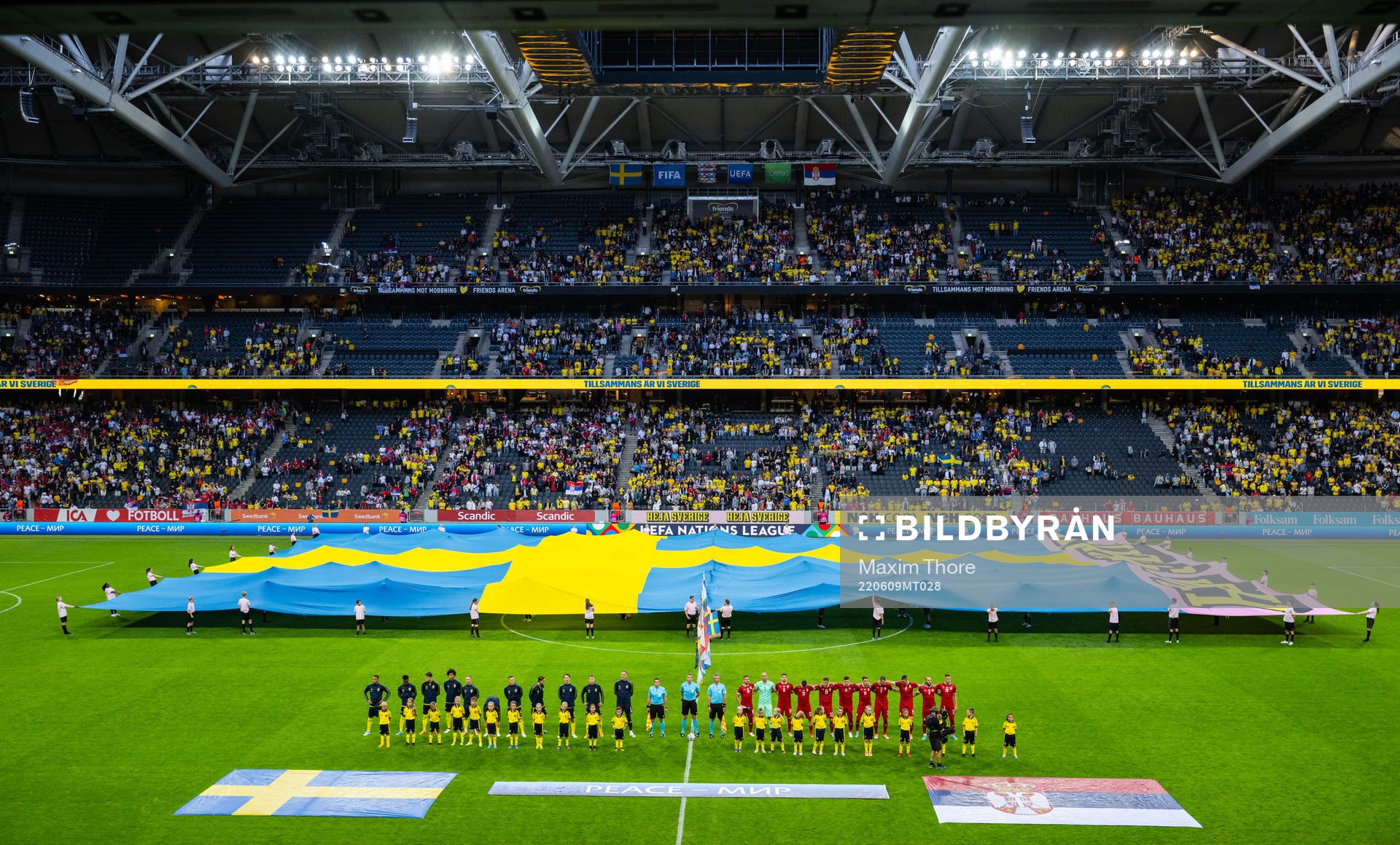 Players of Sweden and Serbia