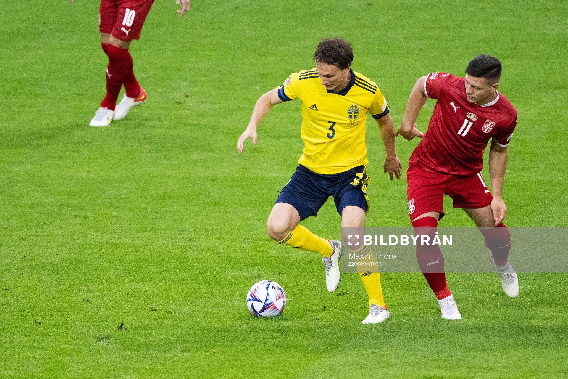 Hjalmar Ekdal of Sweden and Luka Jovic of Serbia