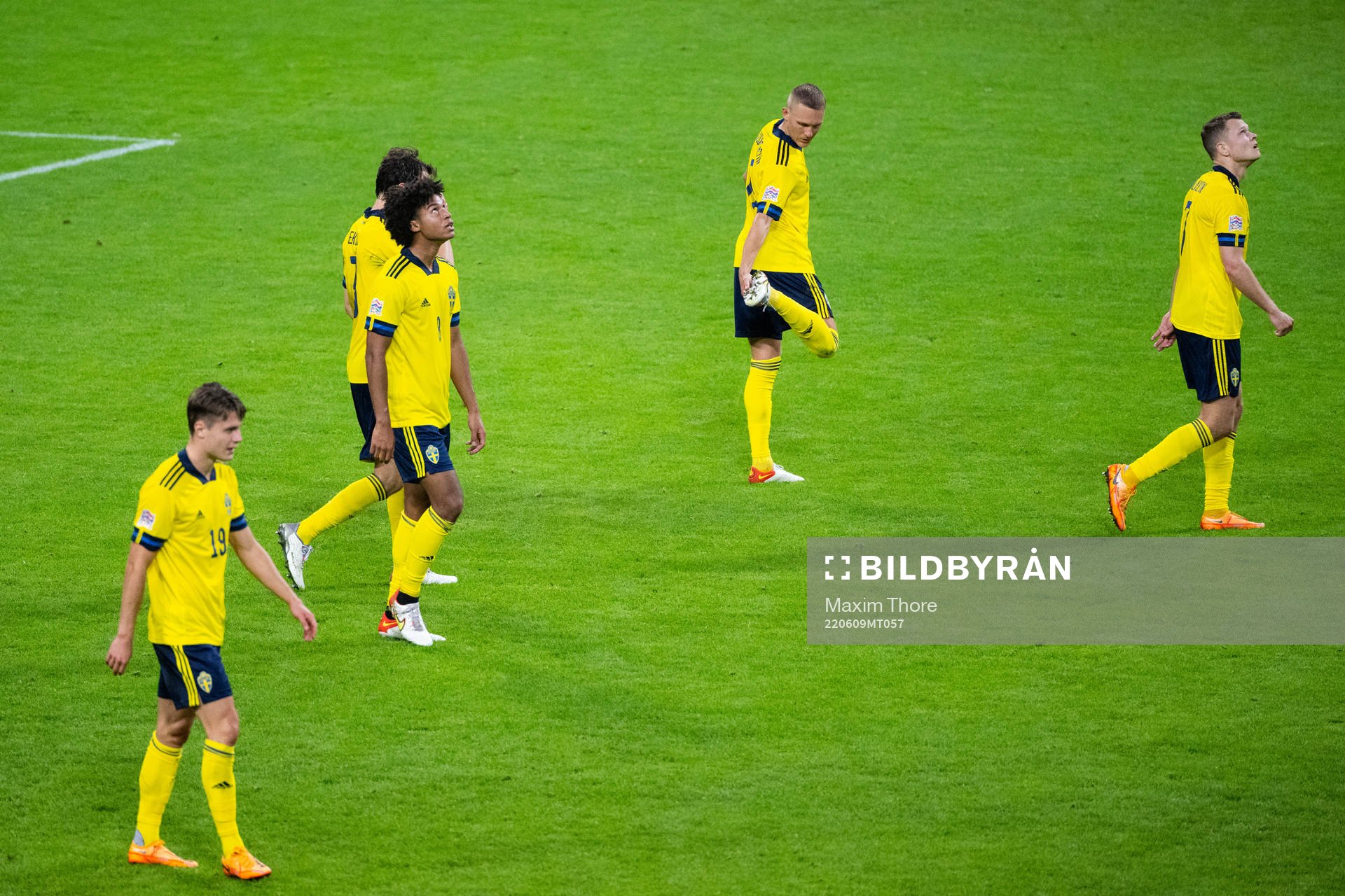 Players of Sweden look dejected