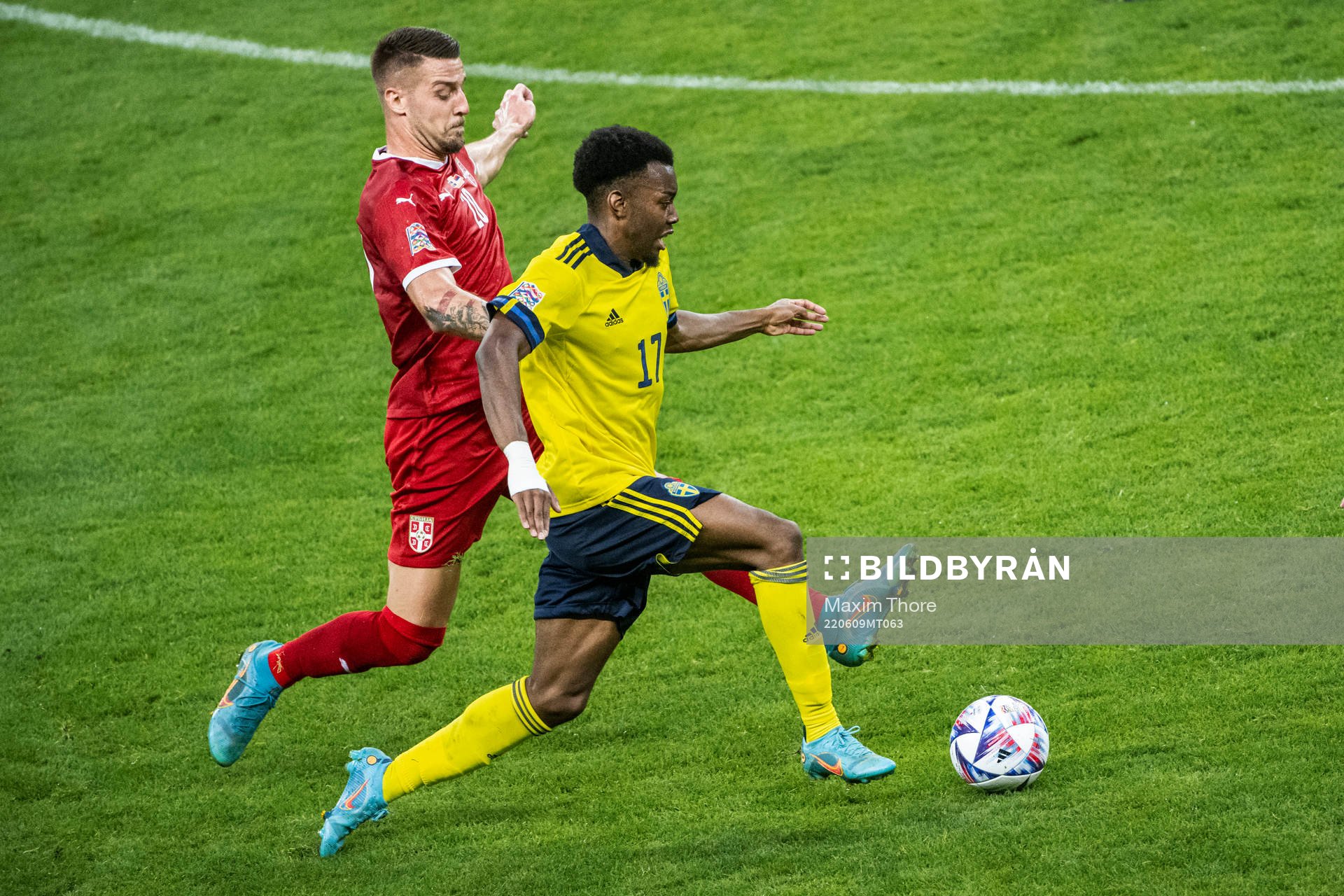 Sergej Milinkovic-Savic of Serbia and Anthony Elanga of