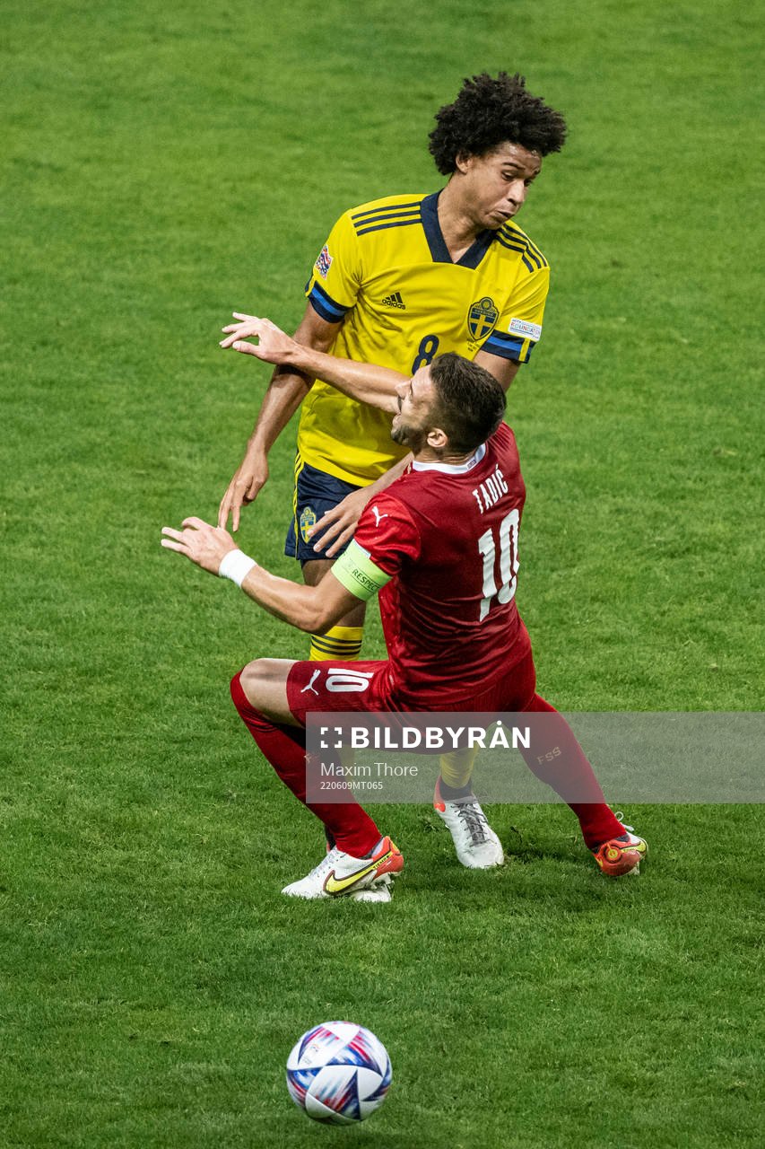 Dusan Tadic of Serbia and Jens Cajuste of Sweden