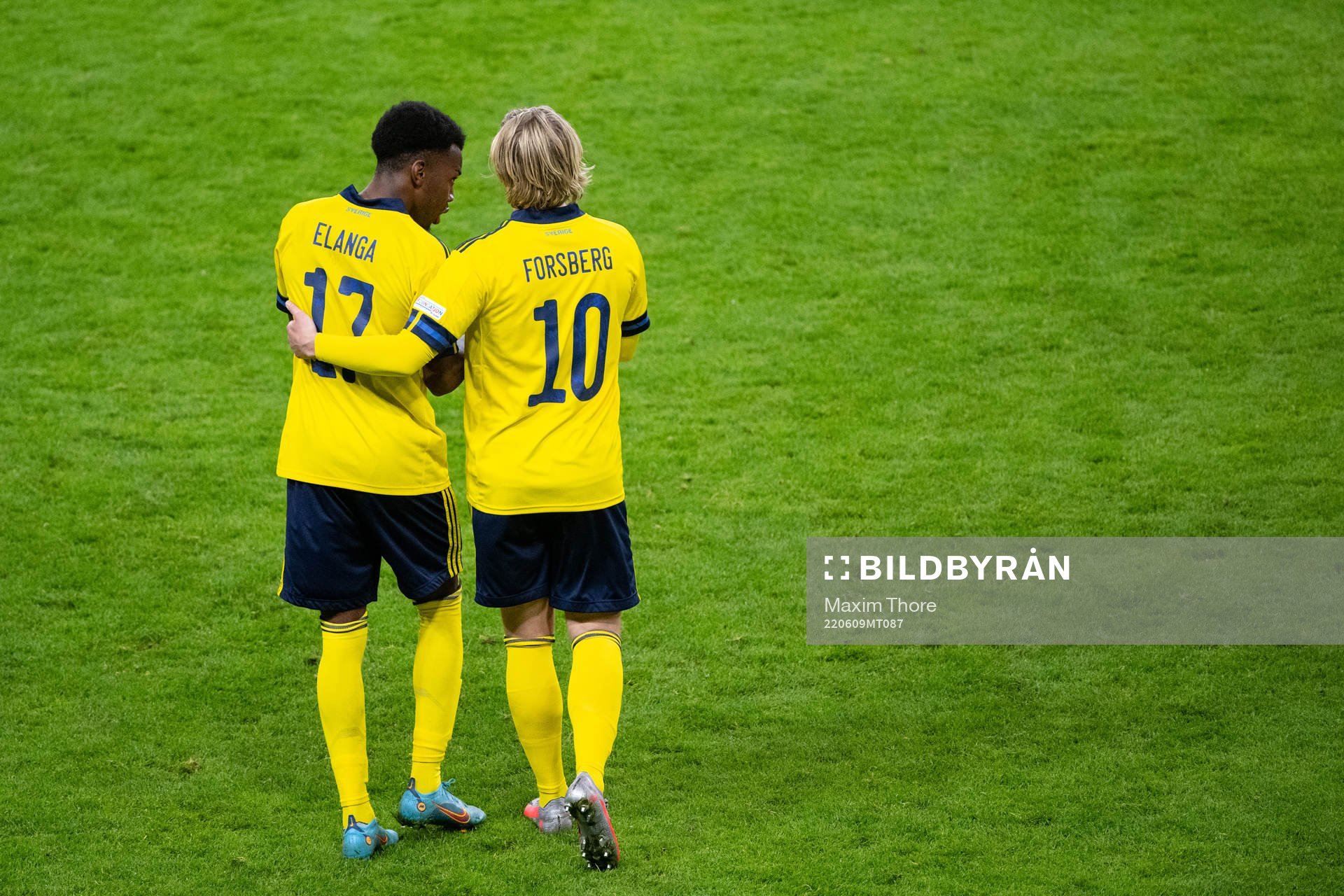 Anthony Elanga and Emil Forsberg of Sweden