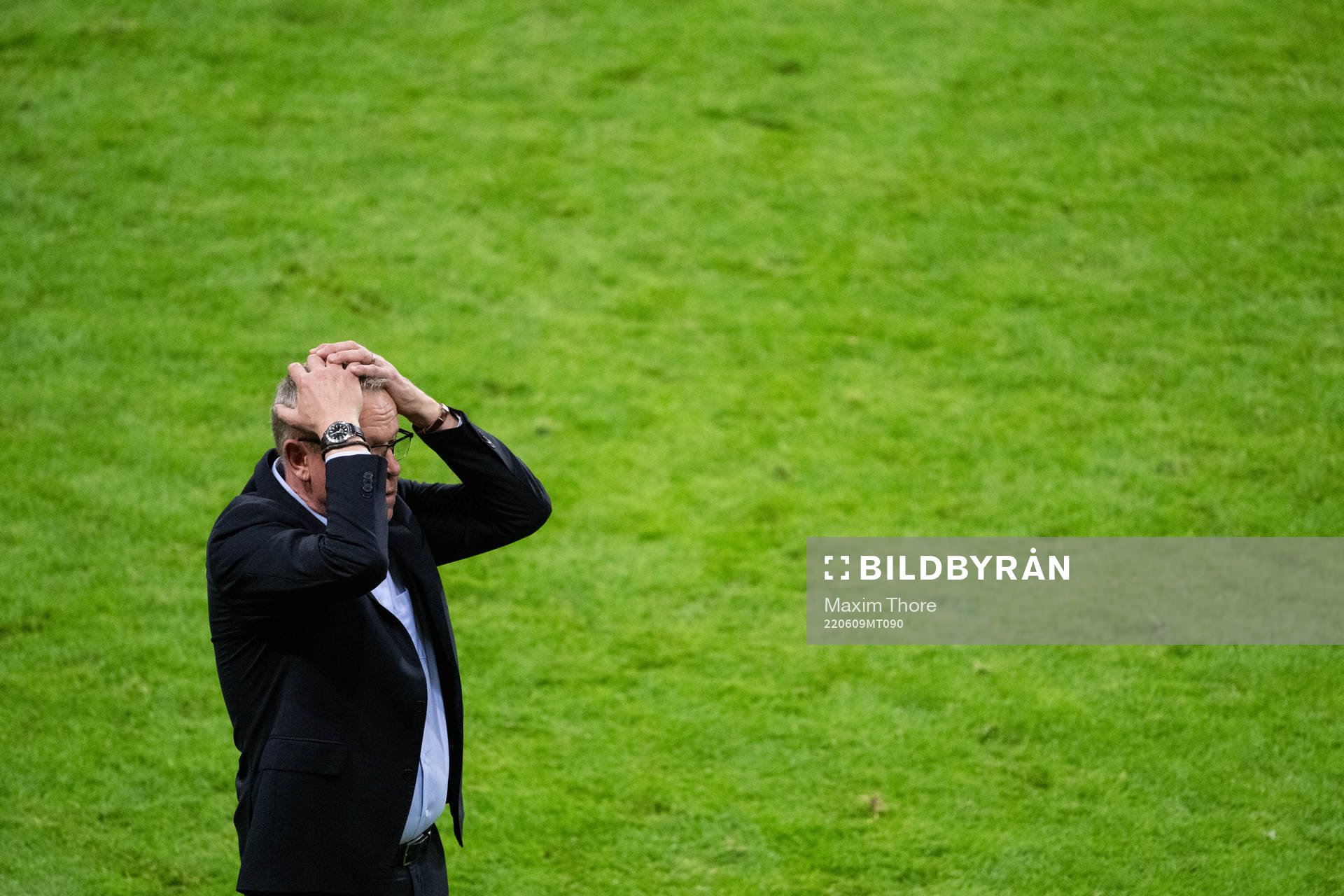 Head coach Janne Andersson of Sweden reacts