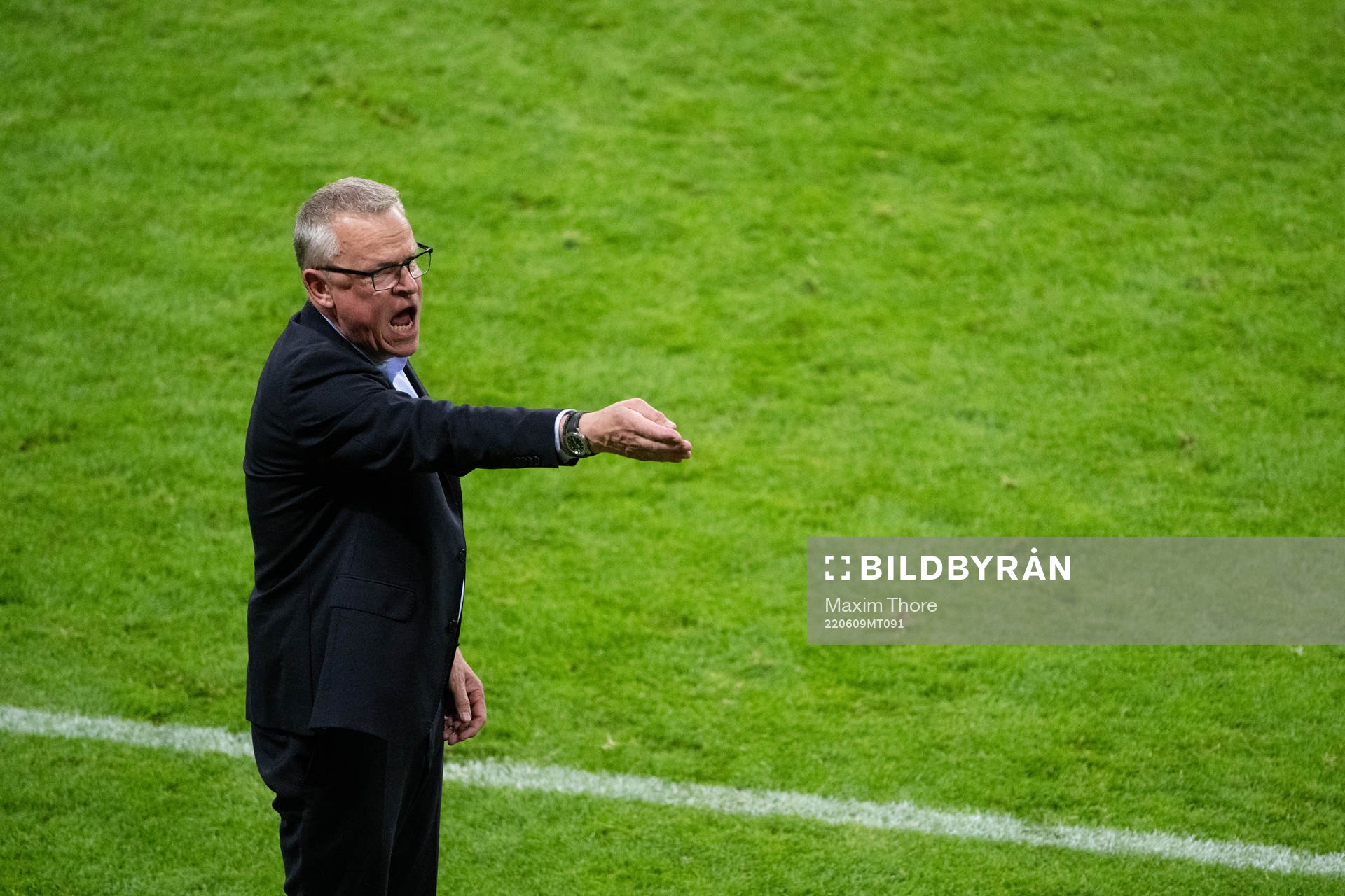 Head coach Janne Andersson of Sweden reacts
